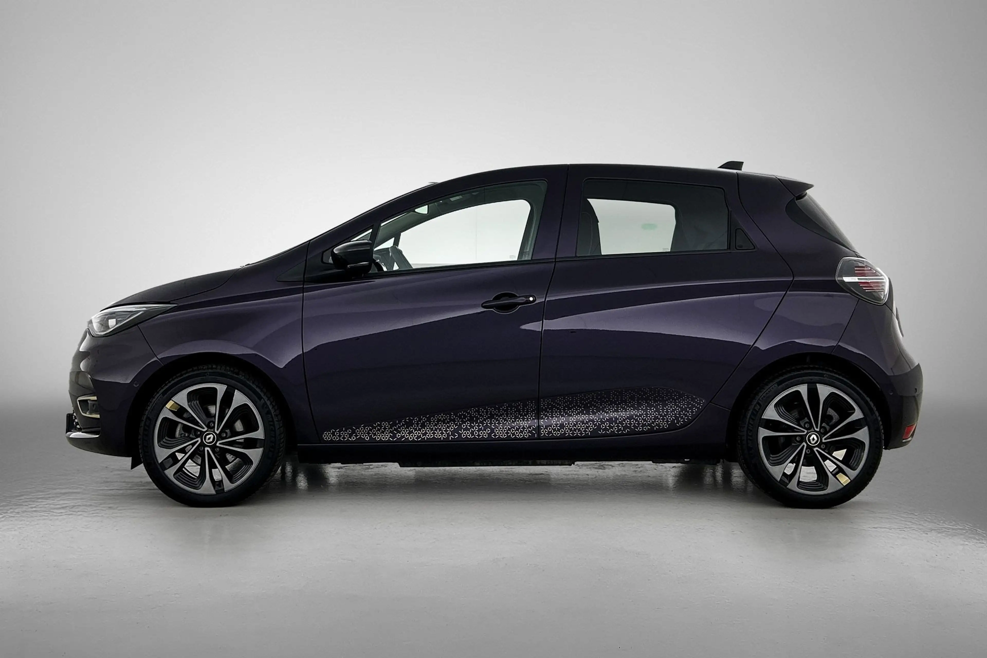 Renault ZOE R135 Iconic 52 kWh Camera, CarPlay, Bose — photo 2