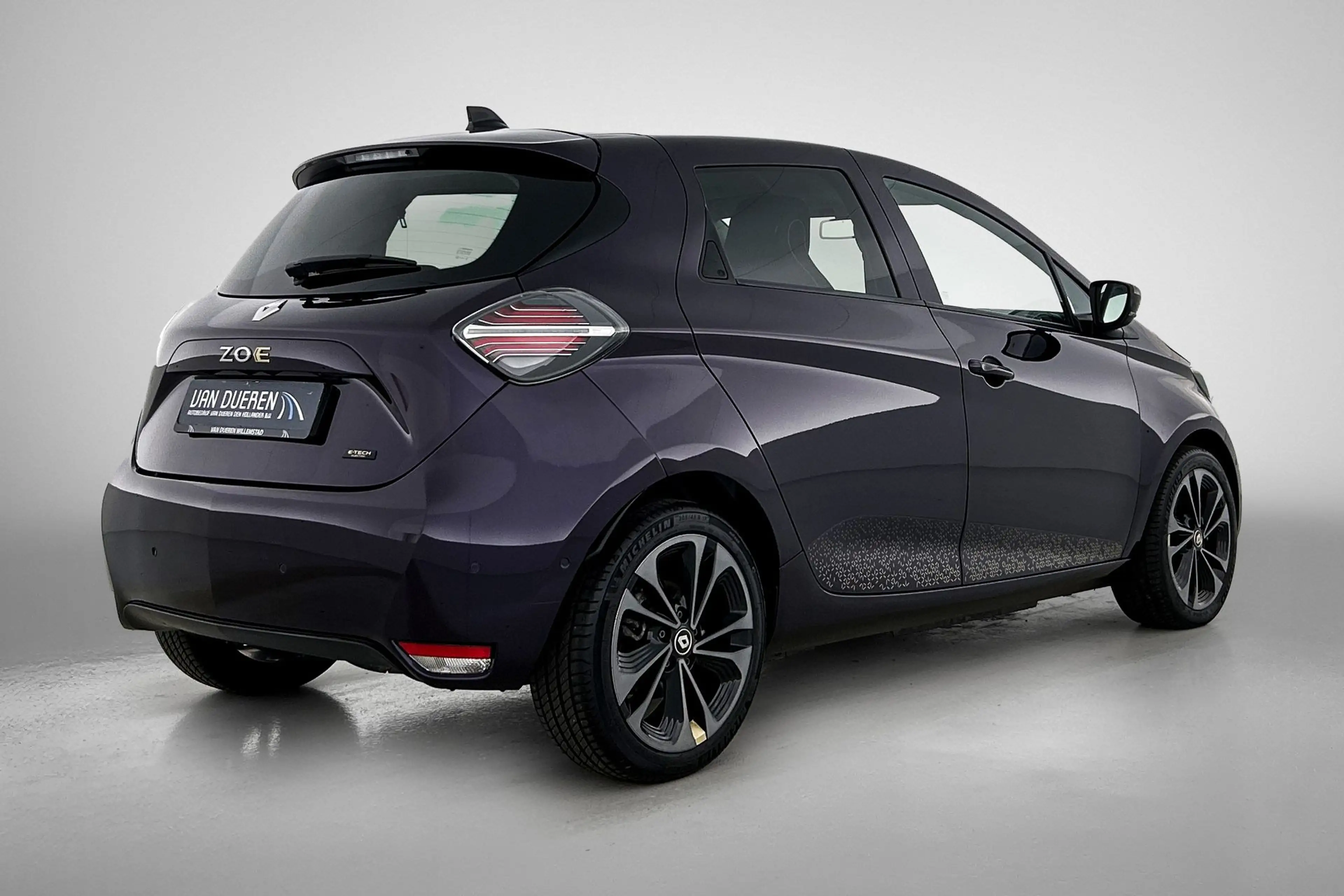 Renault ZOE R135 Iconic 52 kWh Camera, CarPlay, Bose — photo 4