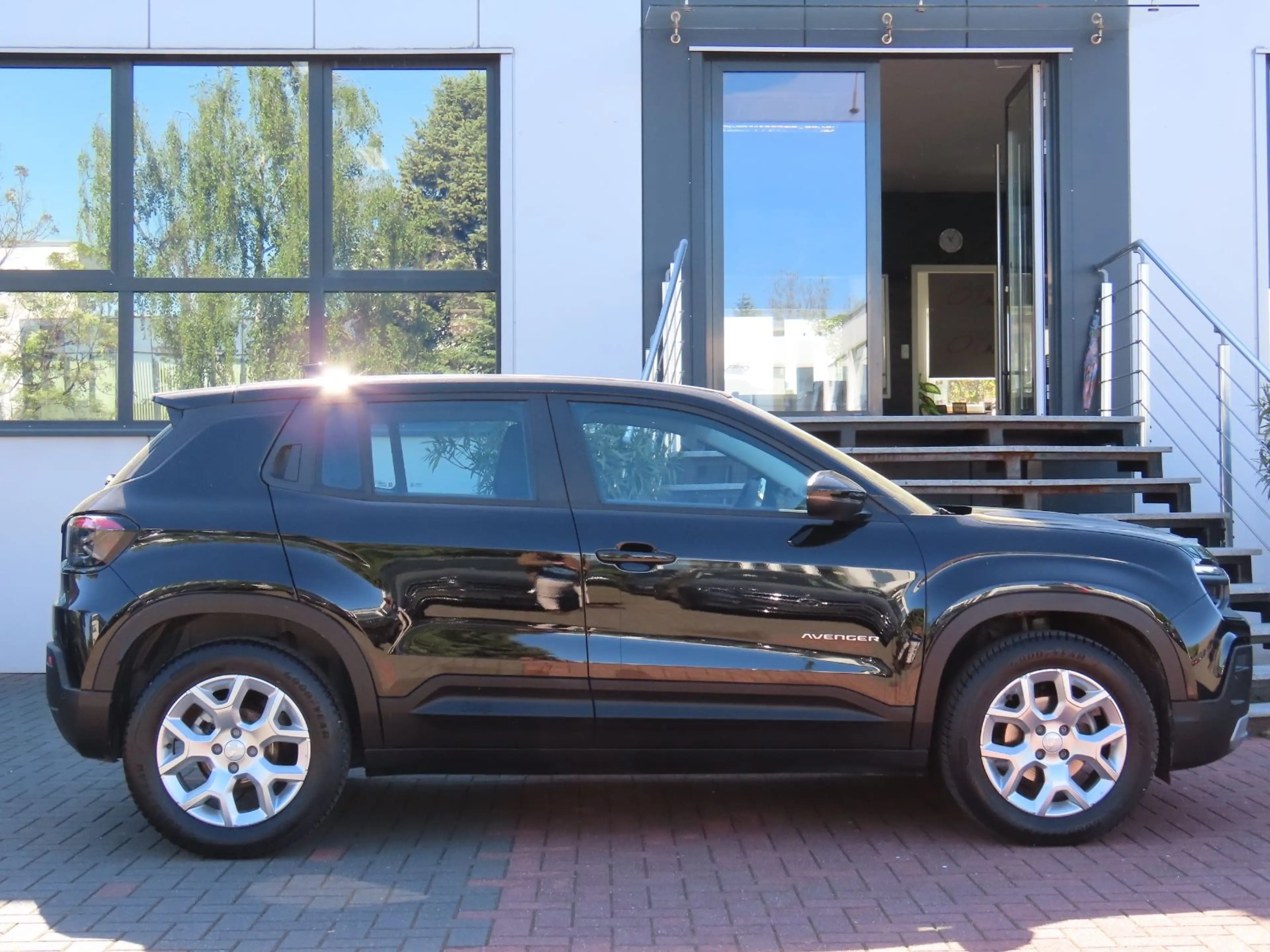 Jeep Avenger 1.2 GSE T3 GDI Klimaauto. Kamera Carplay — photo 11