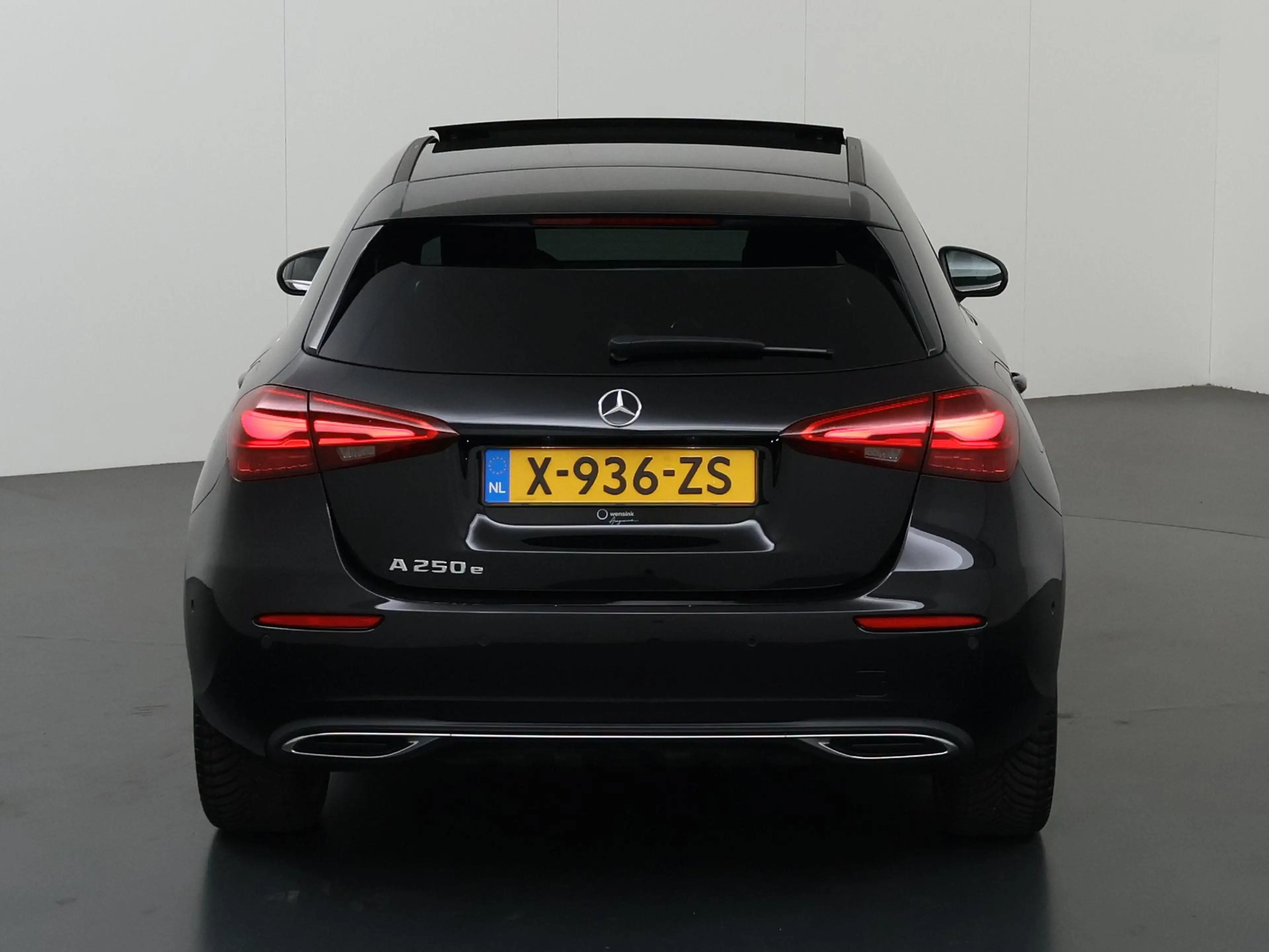 Mercedes-Benz A 250 e Business Line | Panoramadak | Getint glas | Ther — photo 4