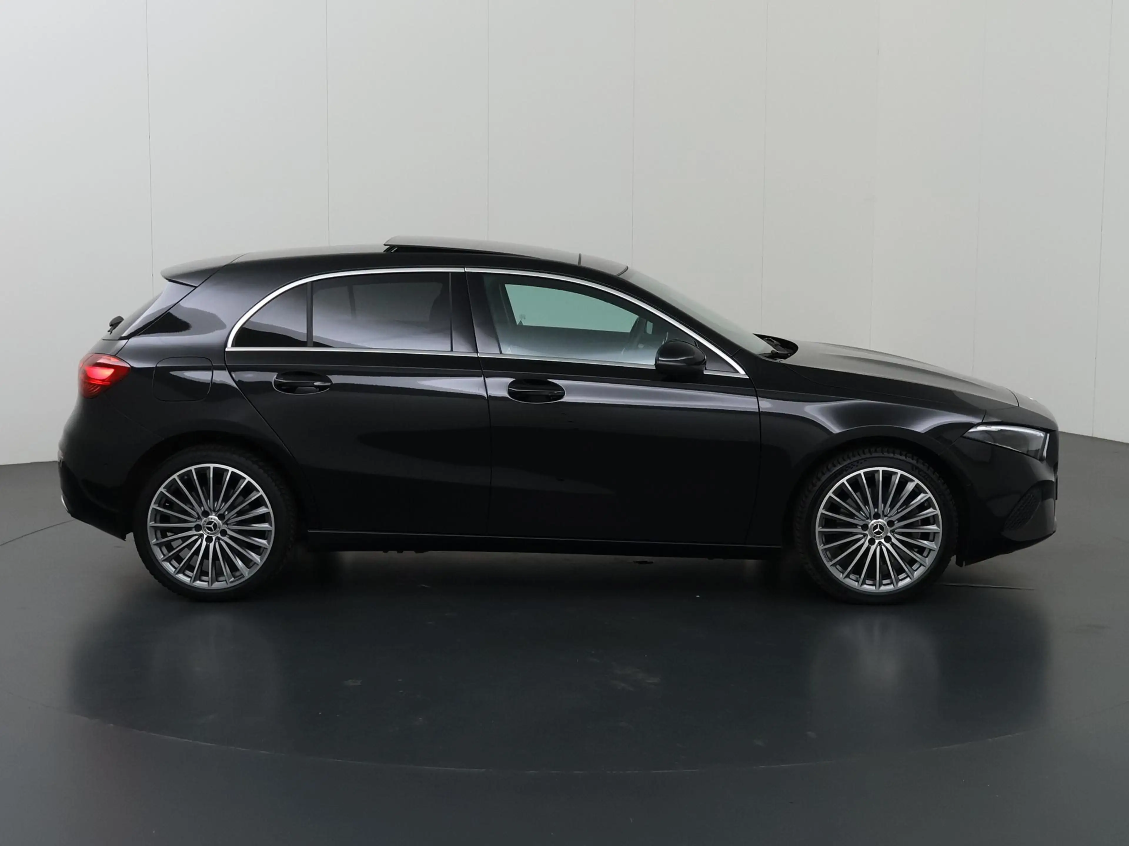 Mercedes-Benz A 250 e Business Line | Panoramadak | Getint glas | Ther — photo 6