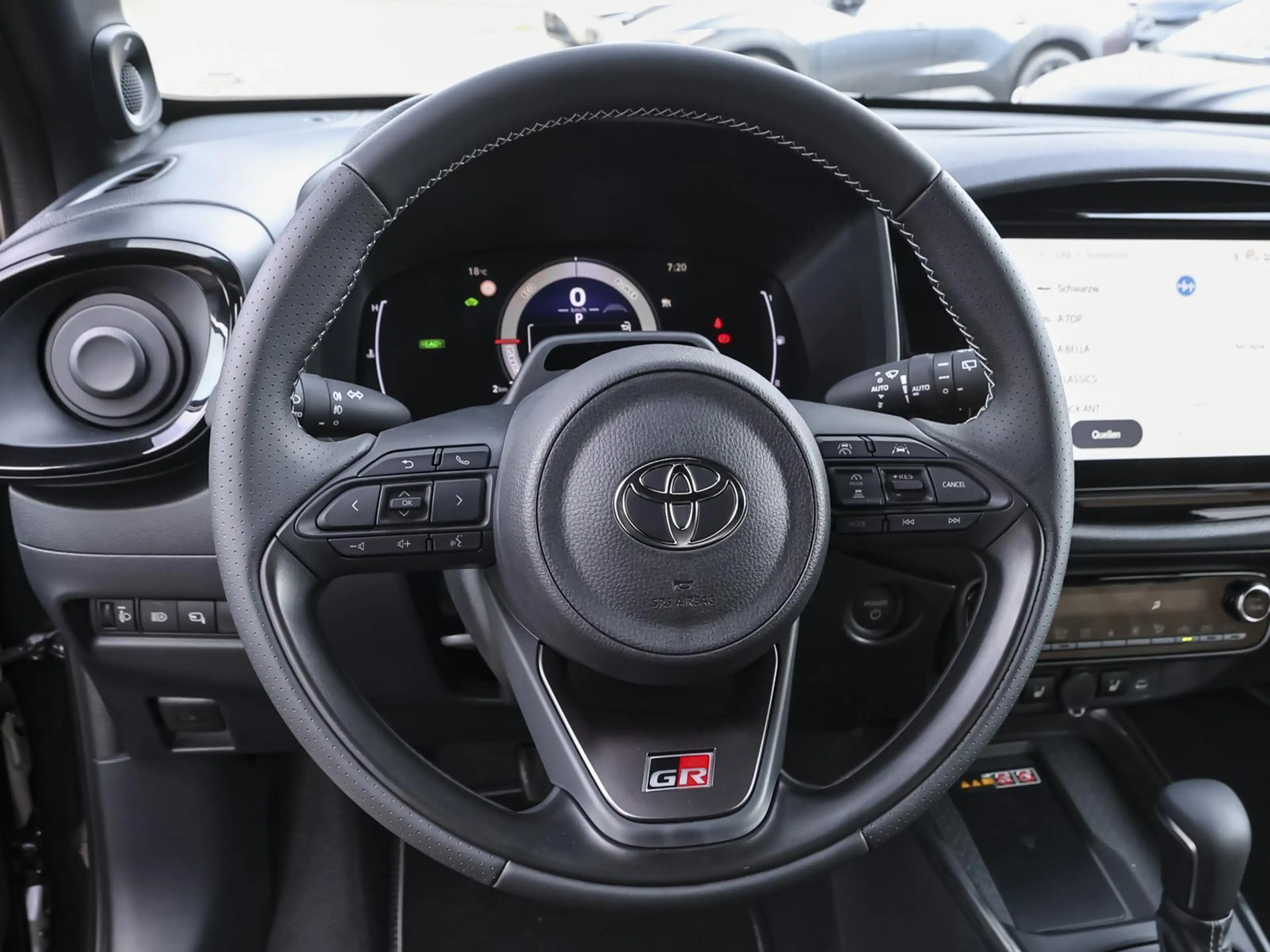 Toyota Aygo X GR SPORT NAVI SHZ PDC KLIMA BT — photo 9