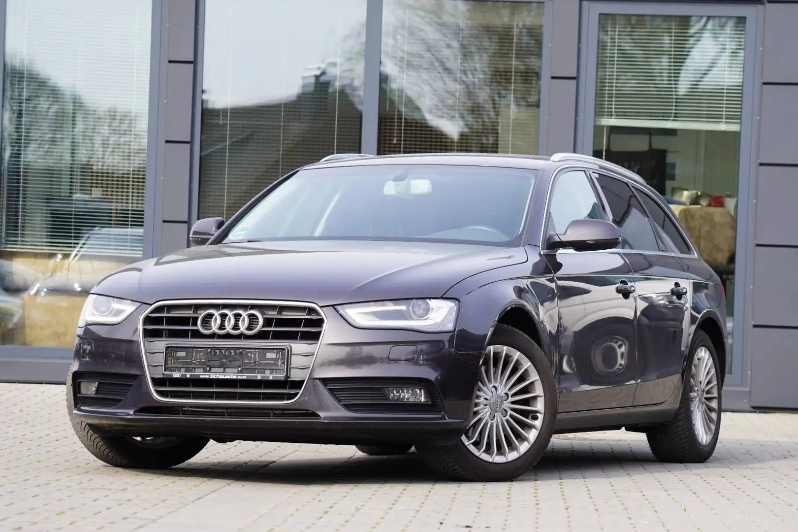 Audi A4 Avant Ambiente MIT 2 JAHREN GARANTIE !!! Grau - 1