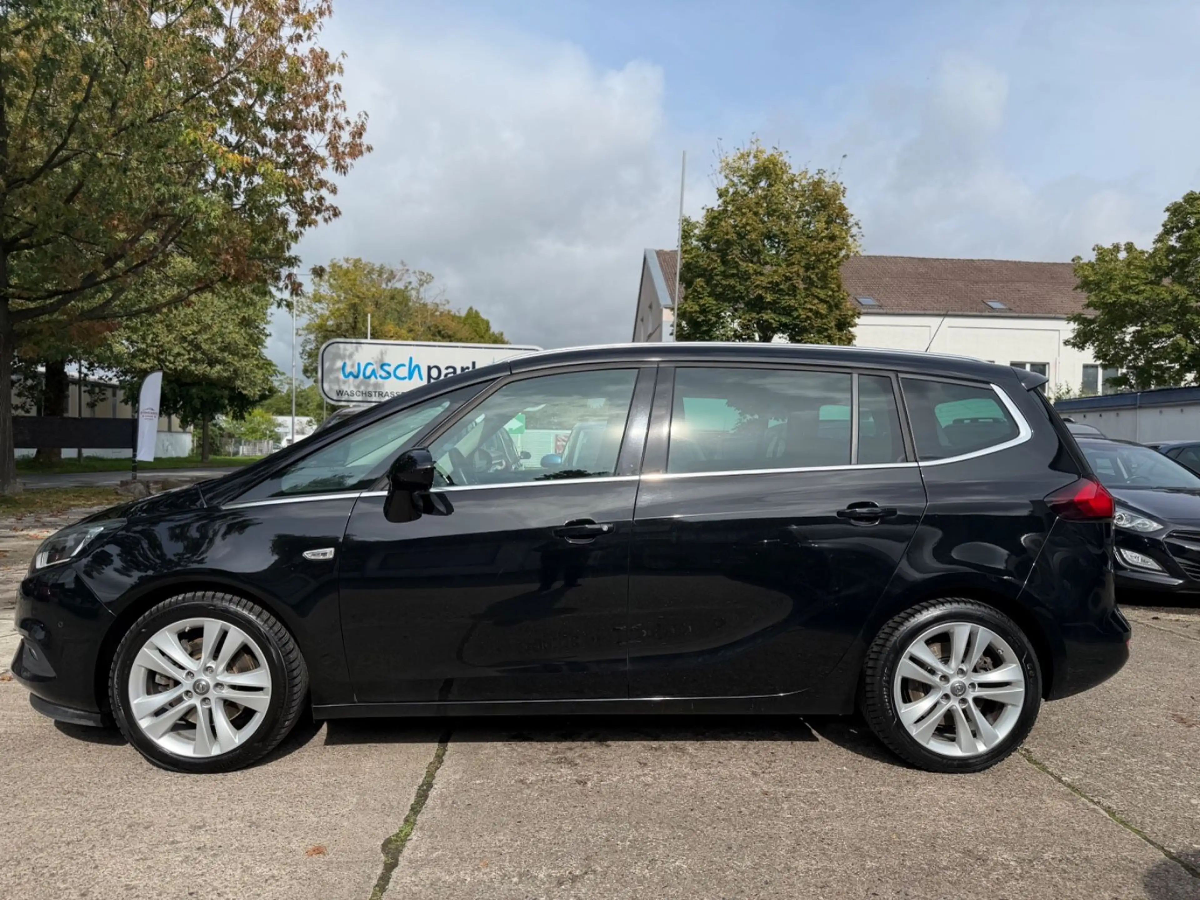 Opel Zafira Tourer ZafiraC*INNOVATION*XENON*KAMERA*AHK*7-SITZER*18" — photo 4