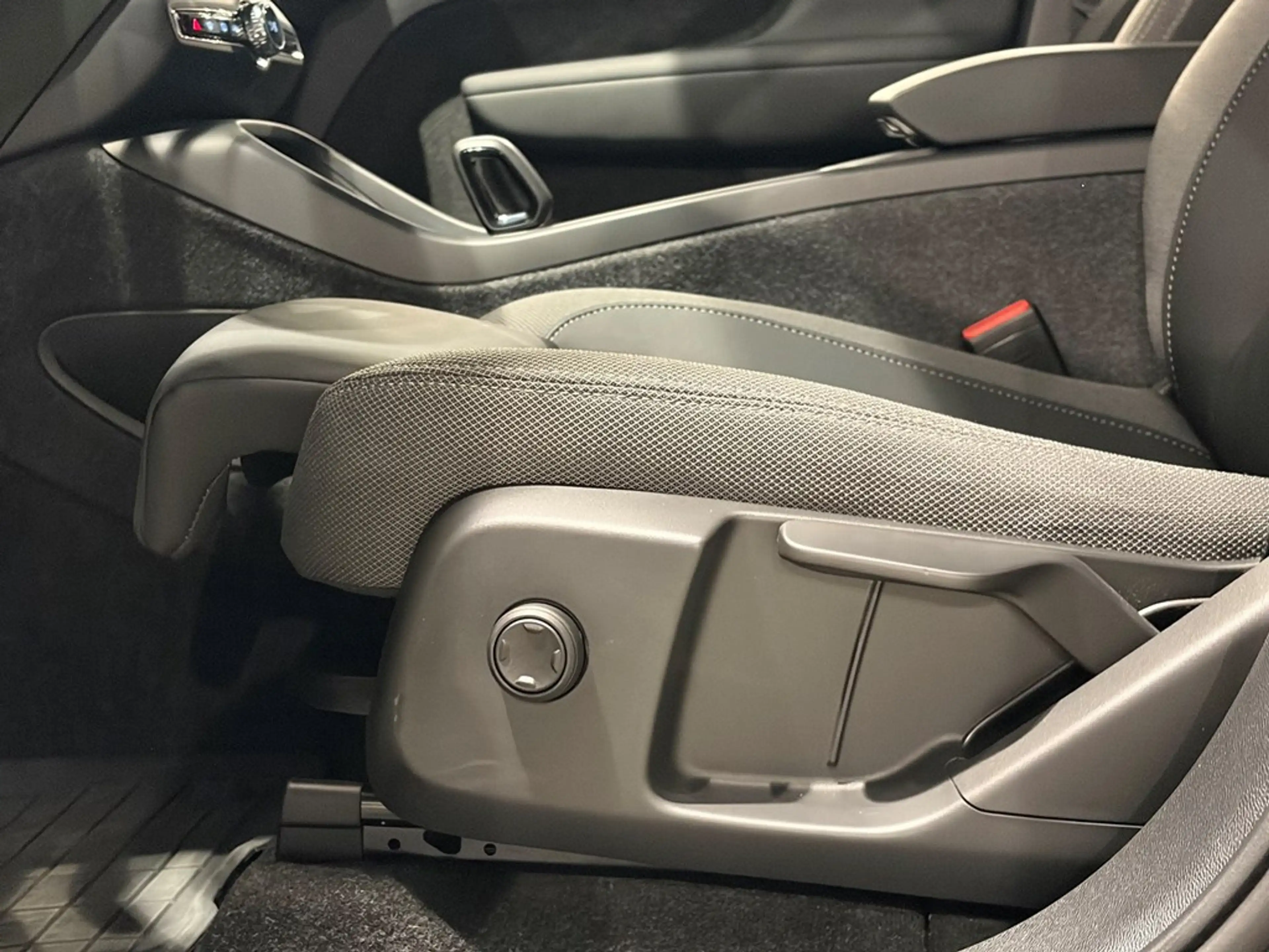 Volvo C40 Recharge Plus Extended Range + electr trekhaak — photo 6