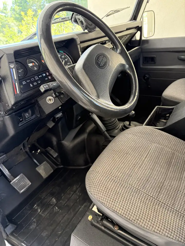 Land Rover Defender 2.5 TDi, foto 2