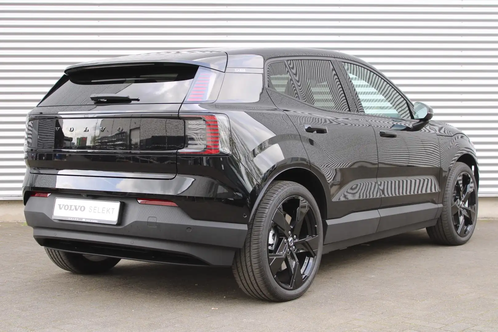 Volvo EX30 Twin Motor Performance Ultra 69 kWh, HS Black Edit Black - 2