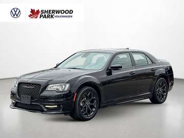 300S | AWD | LEATHER SEATS | PANO-ROOF | NAVI | ALPINE AUDIO | FOG LIGHTS
