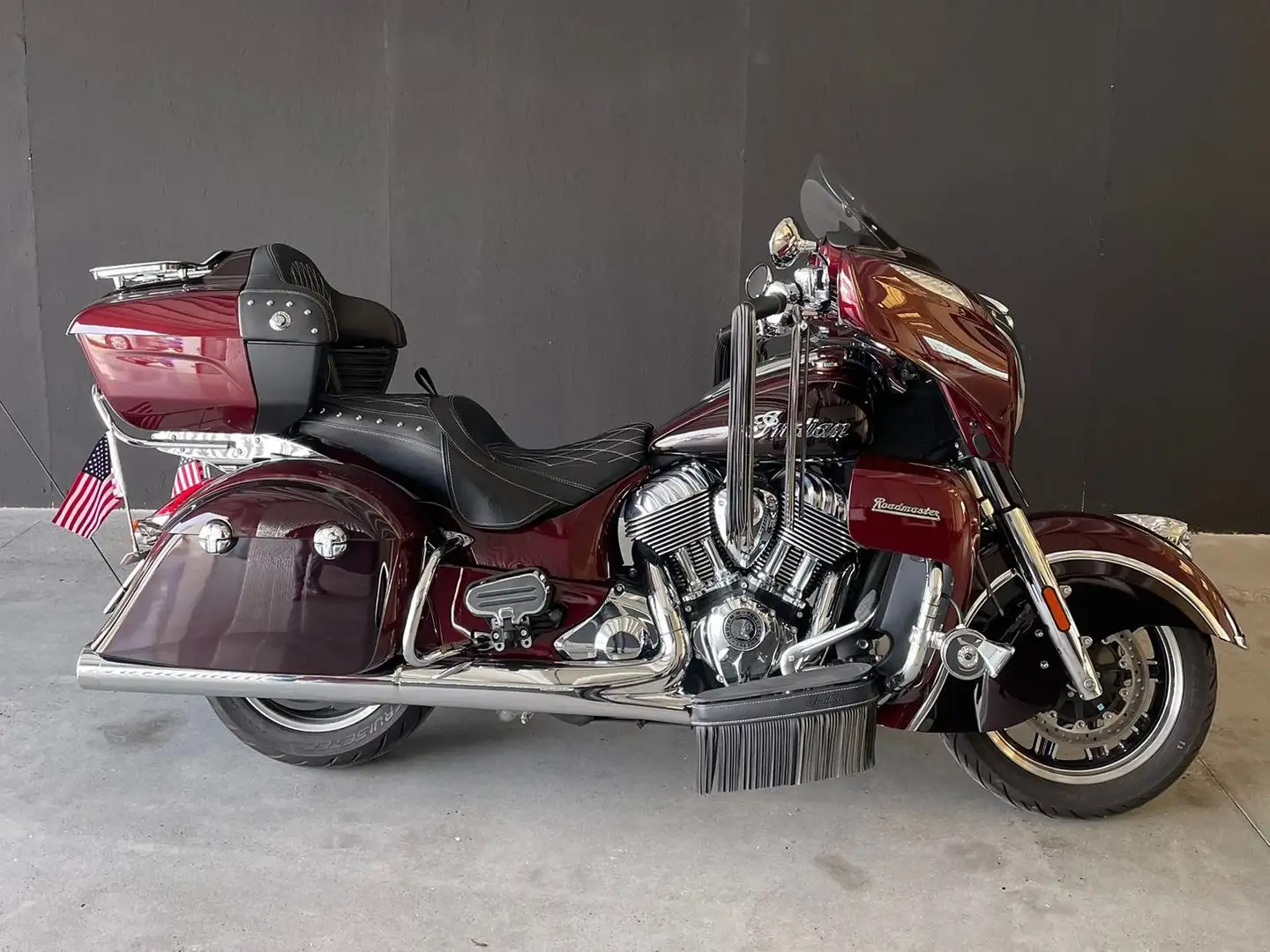 Indian Roadmaster Red - 1