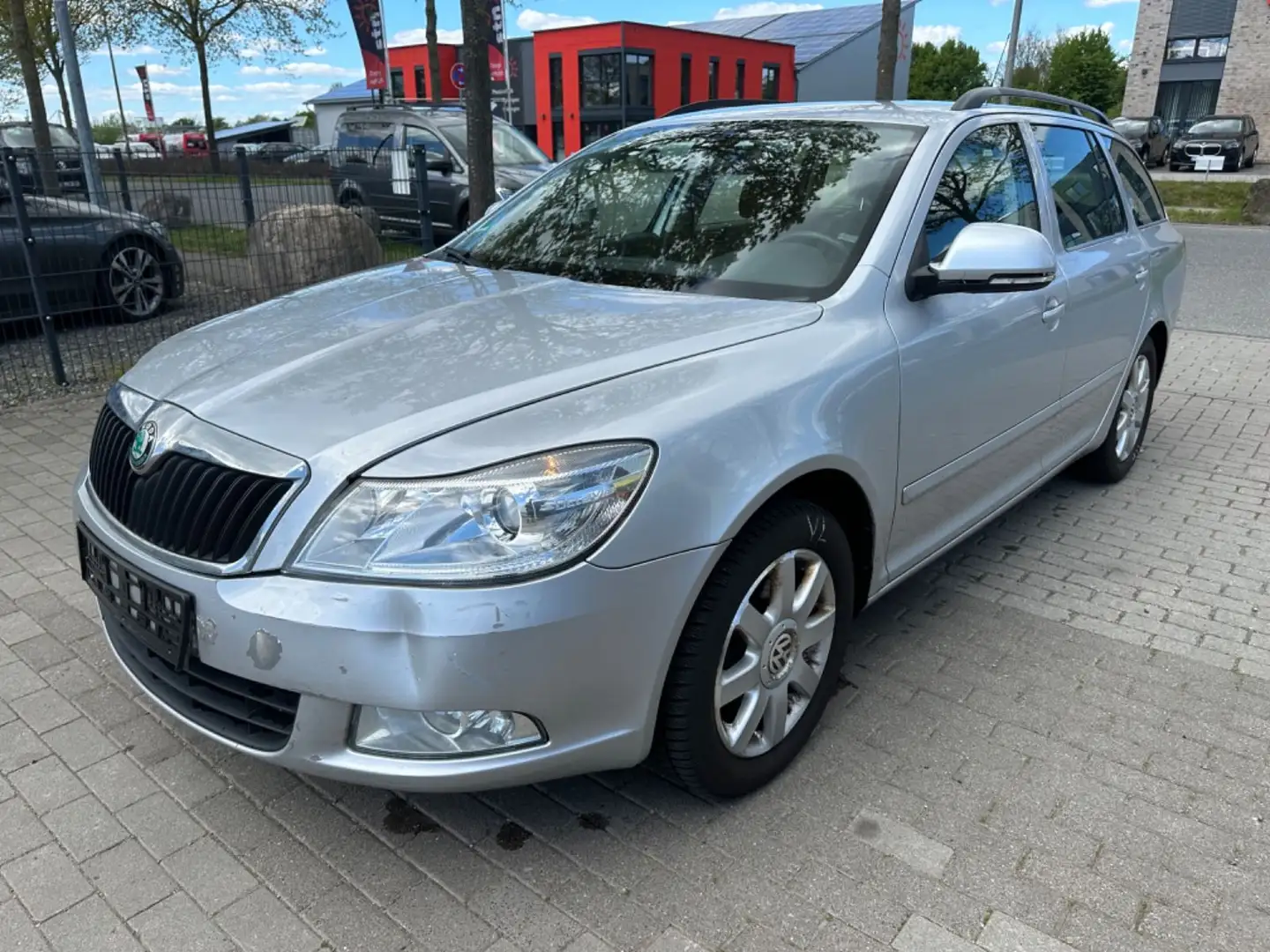 Skoda Octavia Combi Ambiente 1,6 TDI Klimaautomatik Silber - 1