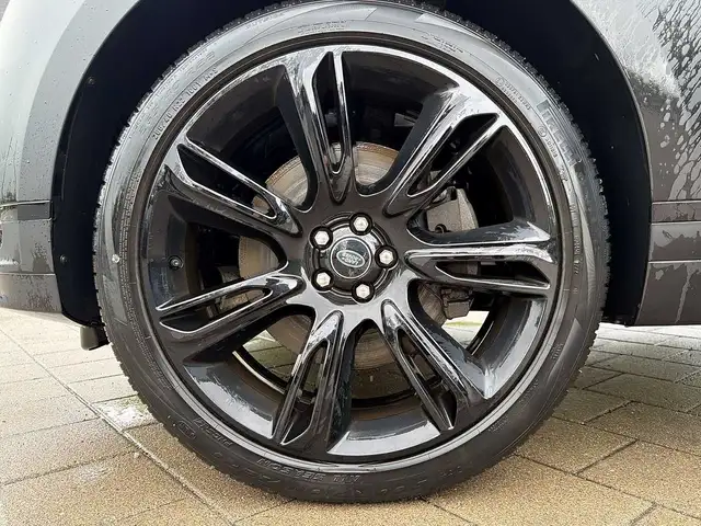 Land Rover Range Rover Velar view 9