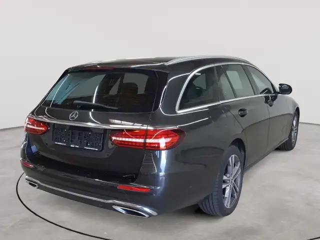 Mercedes-Benz E-Class view 4