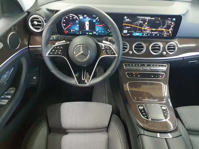 Mercedes-Benz E-Class view 9