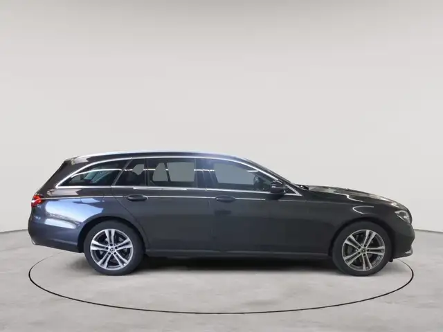 Mercedes-Benz E-Class view 3