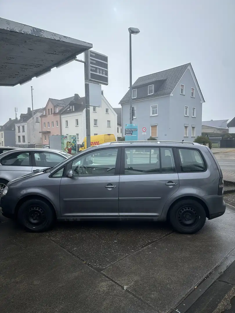 Volkswagen Touran Gris - 1