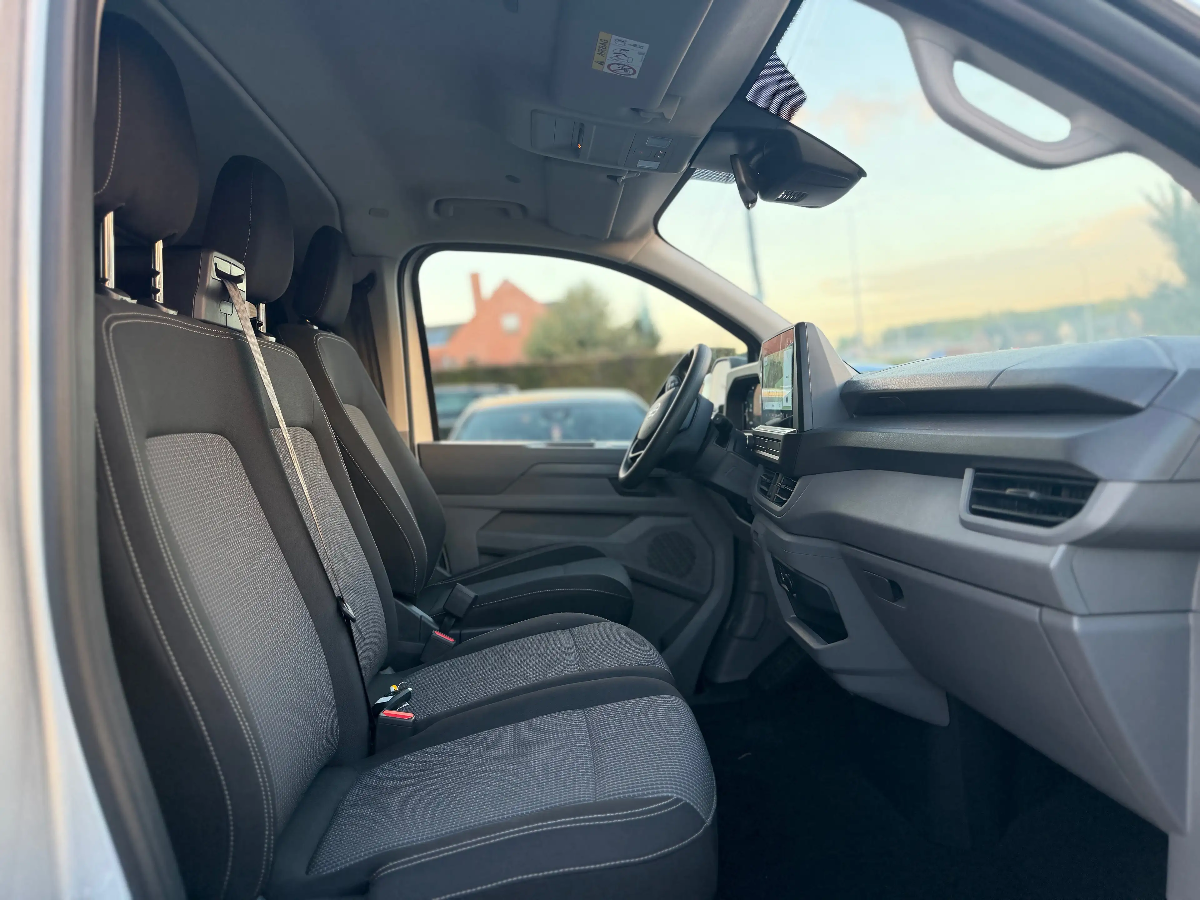 Volkswagen T7 Caravelle Caravelle 2.0 TDi SCR S DSG Style — photo 5