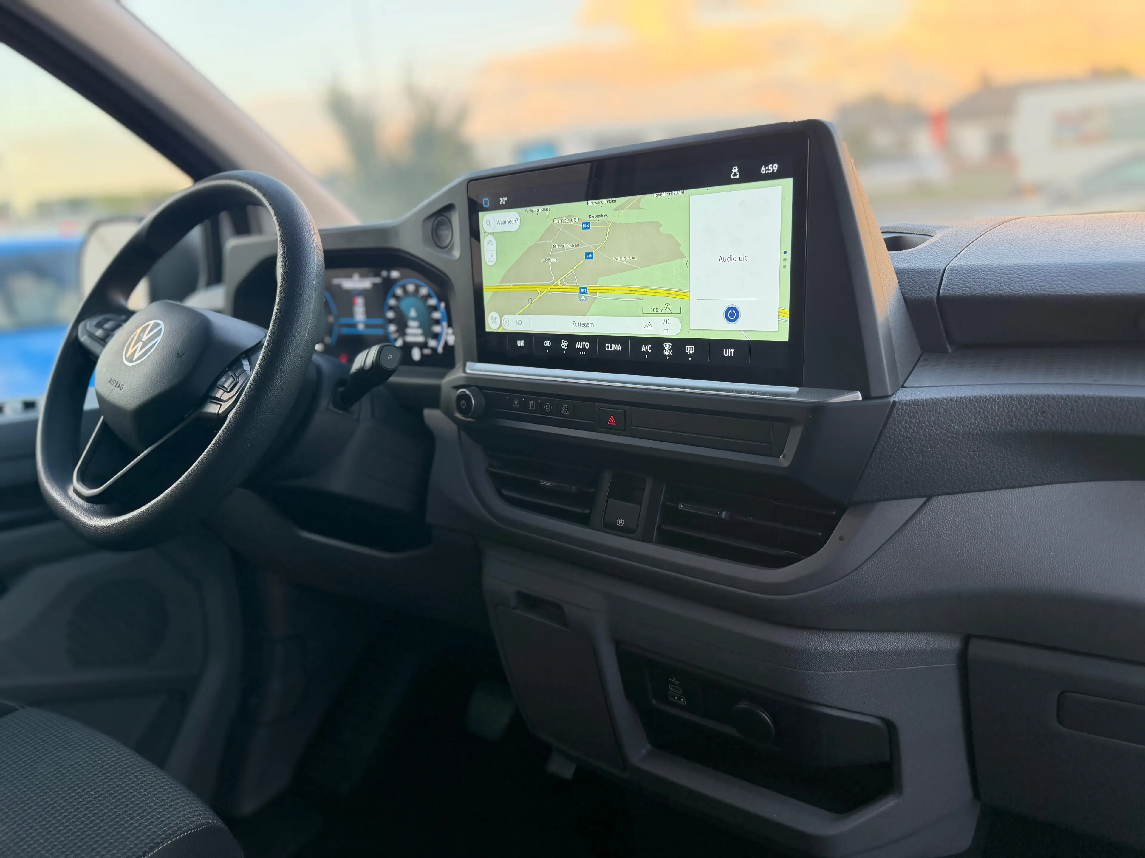 Volkswagen T7 Caravelle Caravelle 2.0 TDi SCR S DSG Style — photo 6