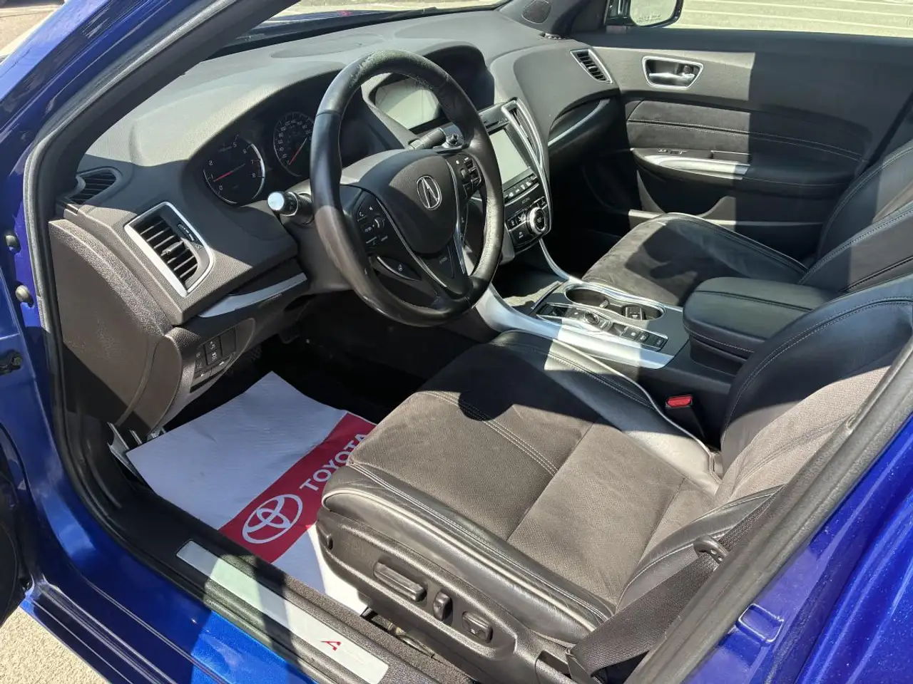 Acura TLX снимка Acura TLX