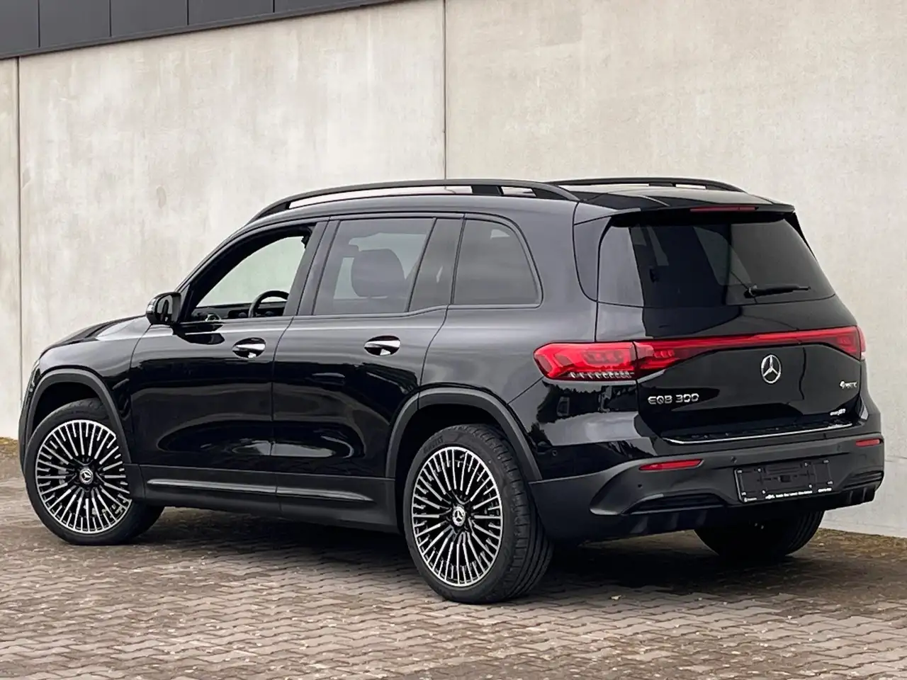 Mercedes-Benz EQB 4MATIC AMG / 7 seats, миниатюра 2