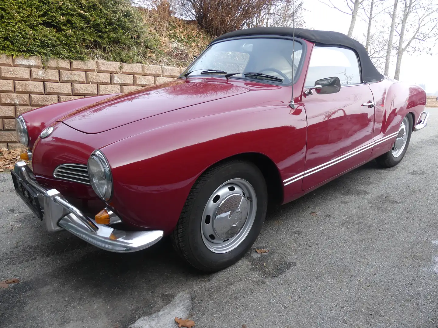 Volkswagen Karmann Ghia Oldtimer Cabrio Rot - 1