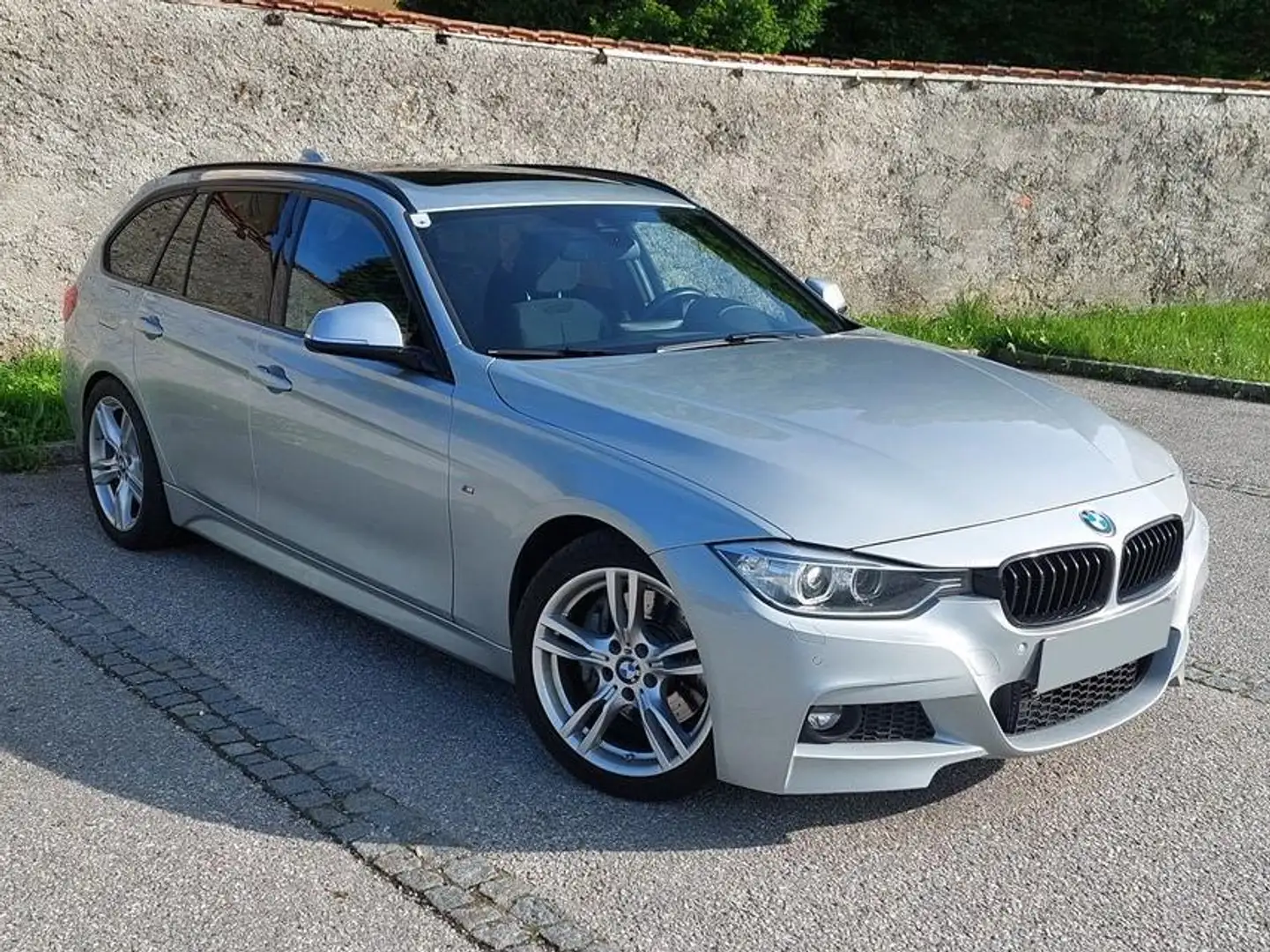 BMW 330 330d xDrive Touring M Sport Aut. M Sport Silber - 1
