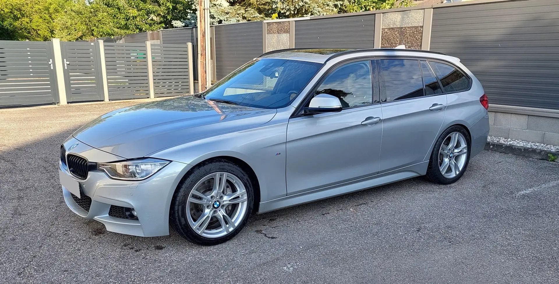 BMW 330 330d xDrive Touring M Sport Aut. M Sport Silber - 2
