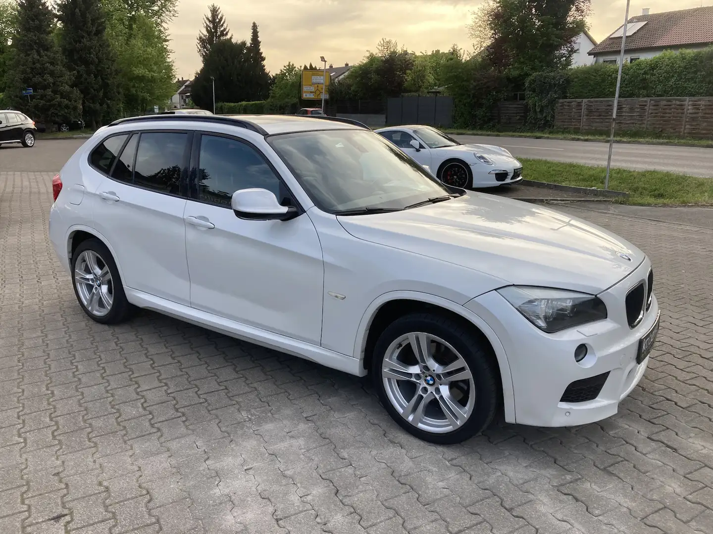 BMW X1 20d xDrive M Sportpaket Weiß - 2