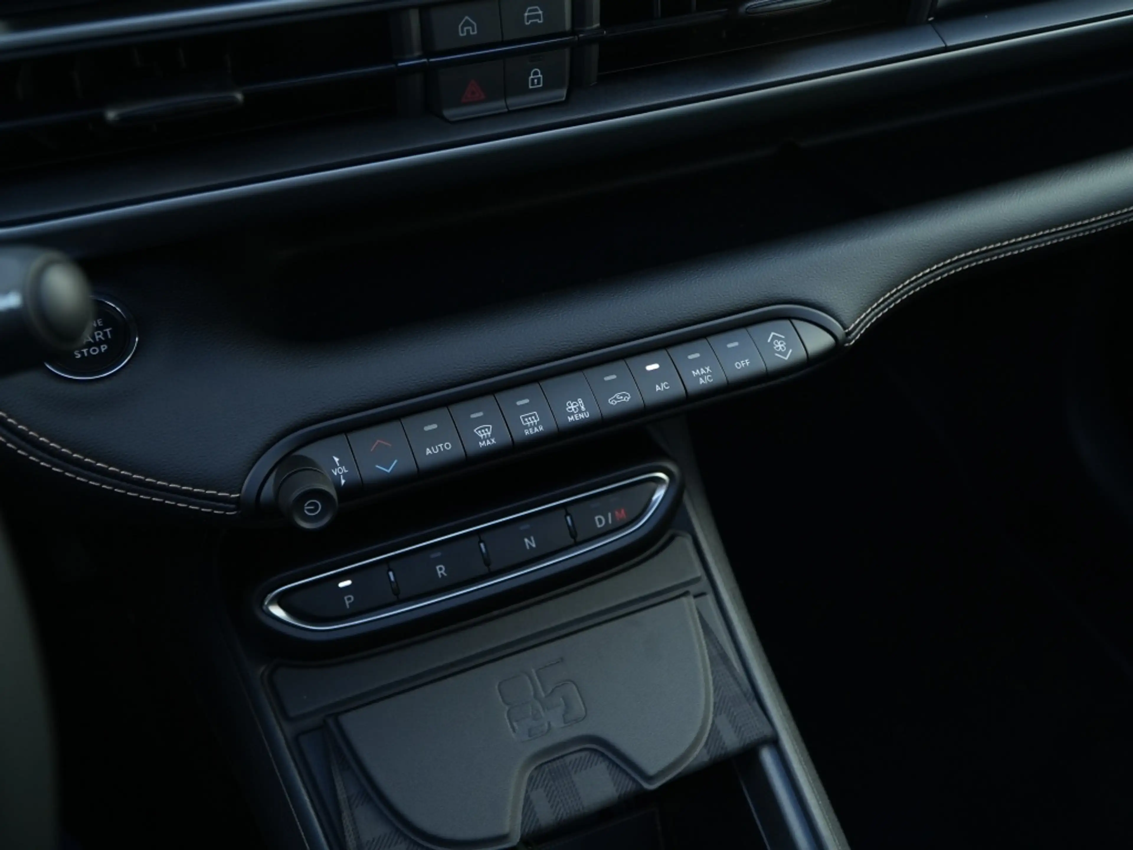 Jeep Avenger 1.2 e-Hybrid 85th Anniversary | Schuifdak | Winter — photo 15