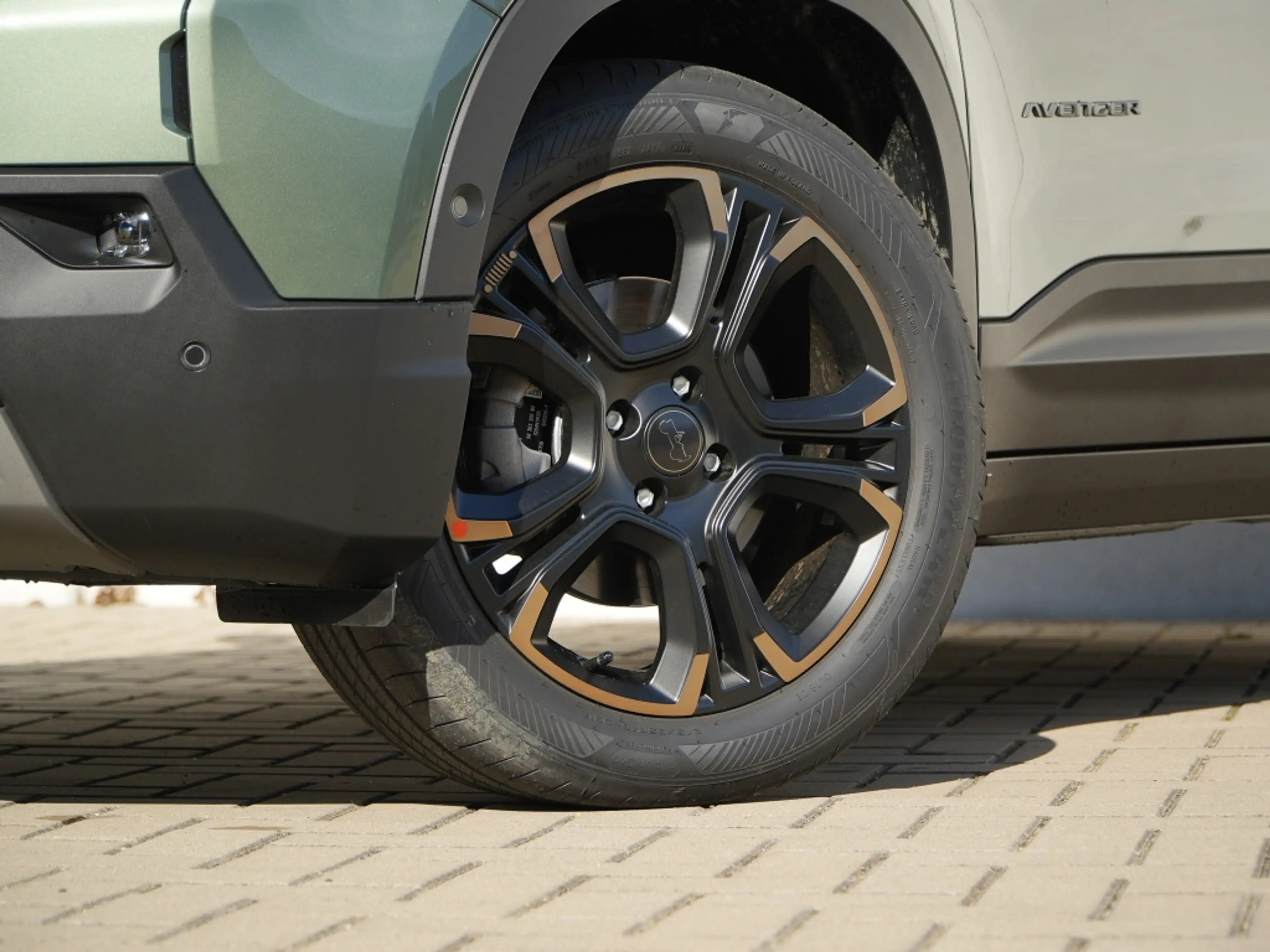 Jeep Avenger 1.2 e-Hybrid 85th Anniversary | Schuifdak | Winter — photo 3