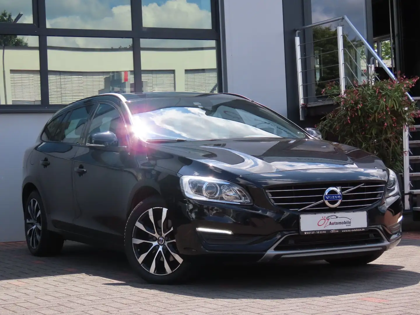 Volvo V60 D4 Geartronic Linje Svart Schiebedach Leder Schwarz - 2