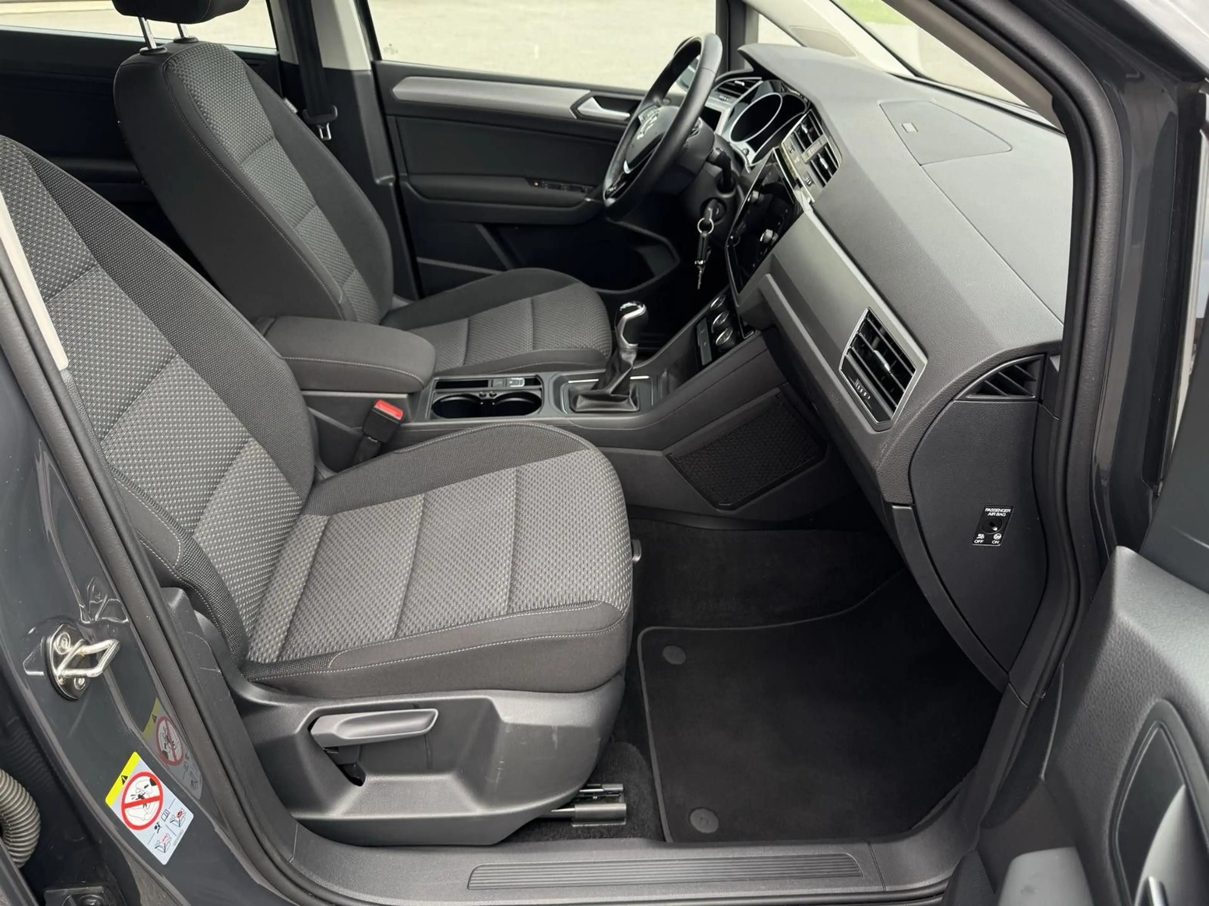Volkswagen Touran Comfortline 2.0 TDI 7-Sitzer AHK LED ACC — photo 11