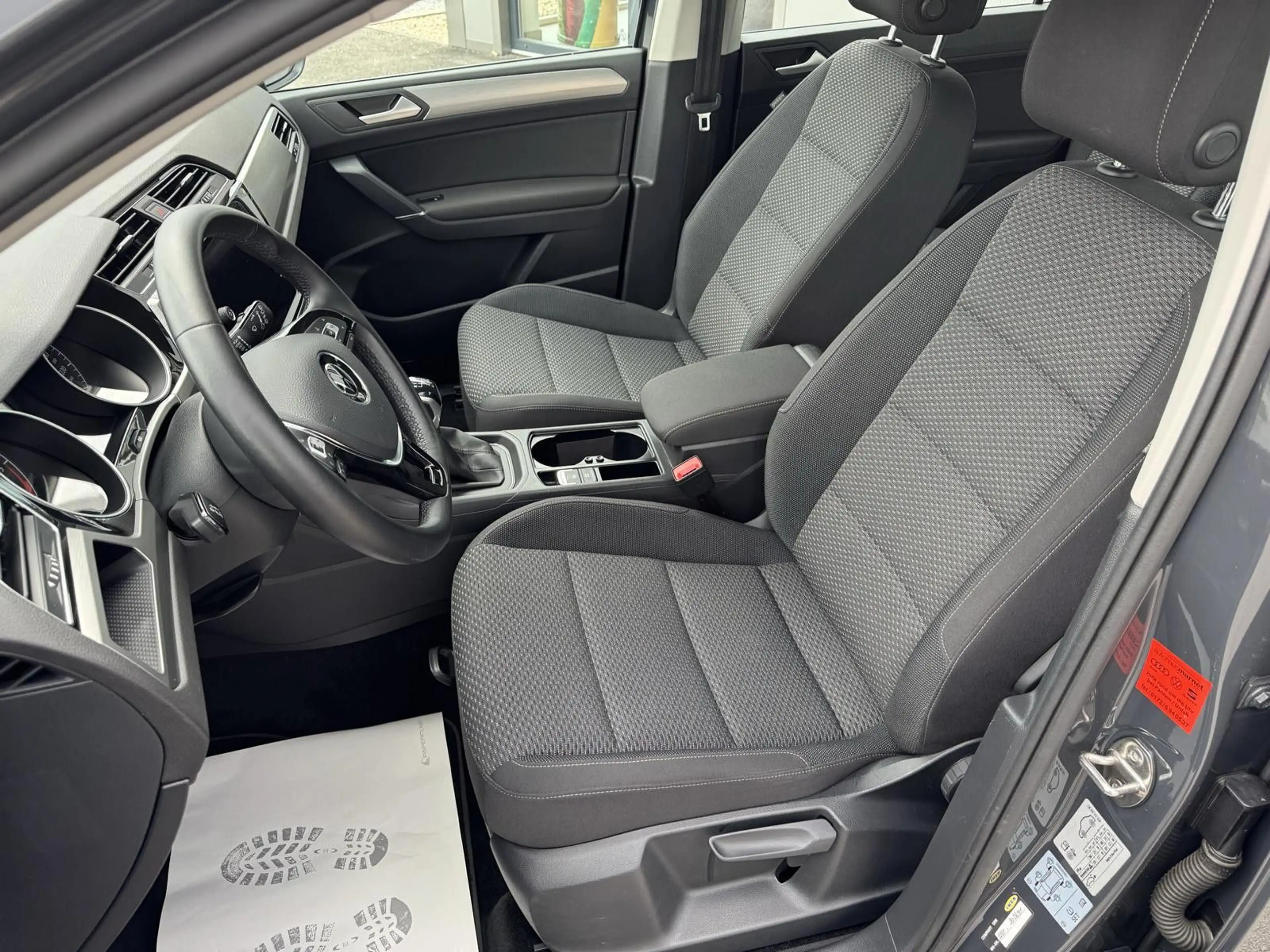 Volkswagen Touran Comfortline 2.0 TDI 7-Sitzer AHK LED ACC — photo 9