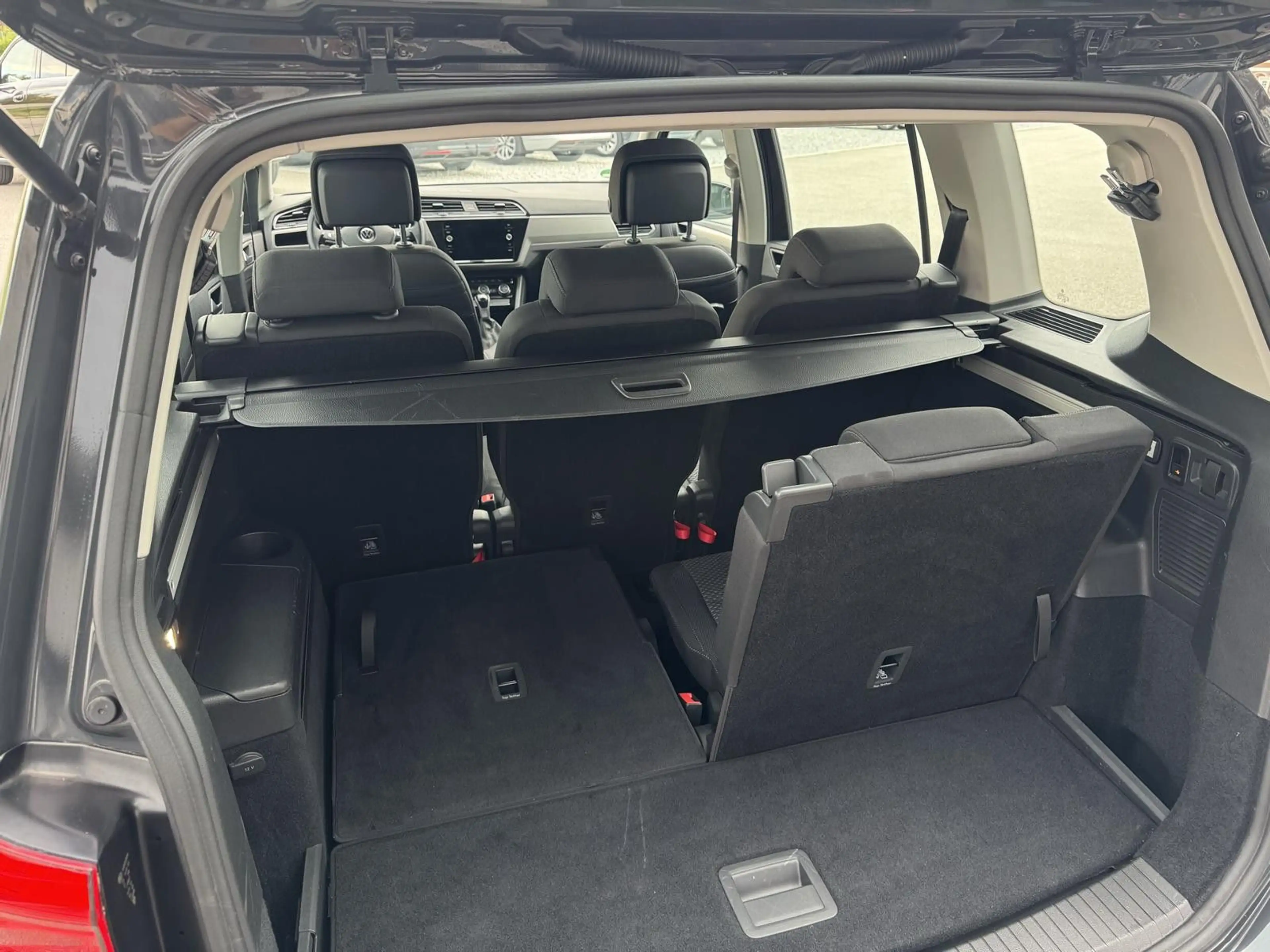 Volkswagen Touran Comfortline 2.0 TDI 7-Sitzer AHK LED ACC — photo 12