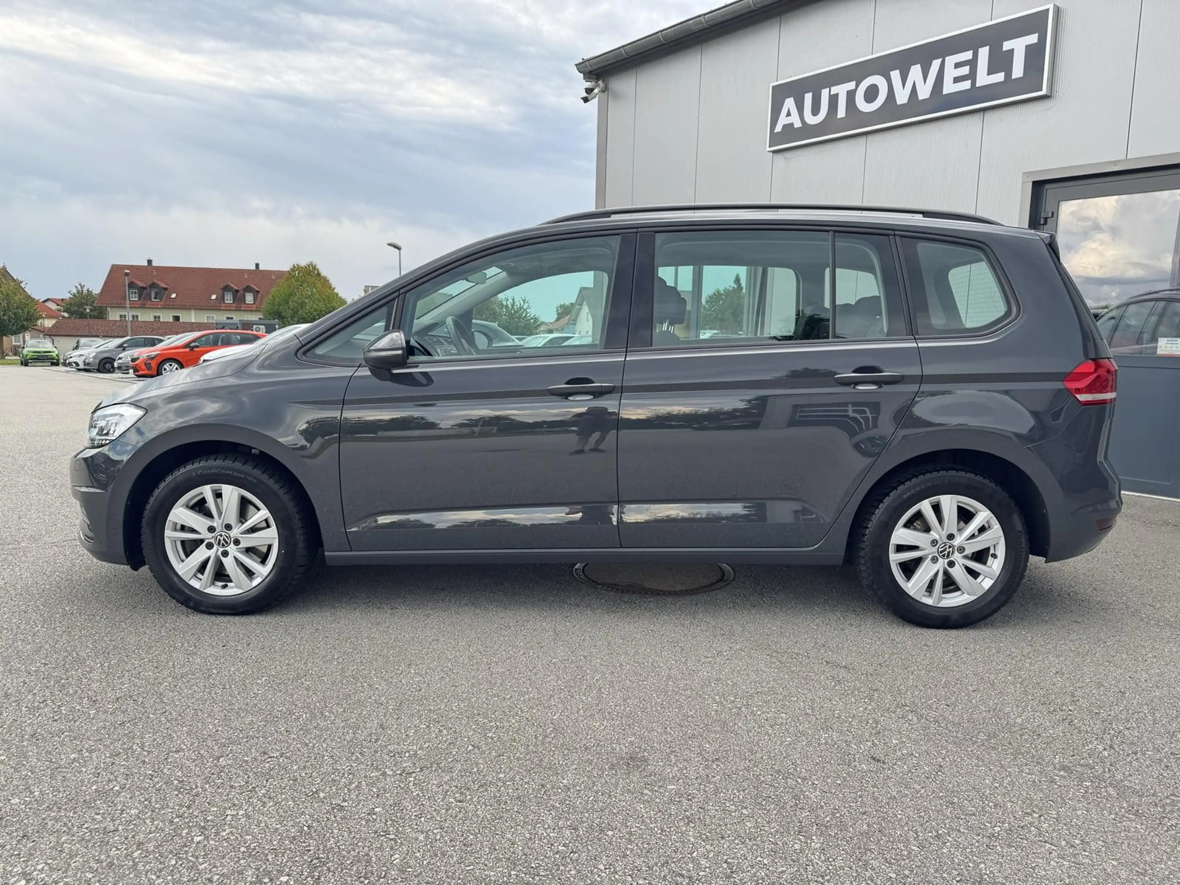 Volkswagen Touran Comfortline 2.0 TDI 7-Sitzer AHK LED ACC — photo 2