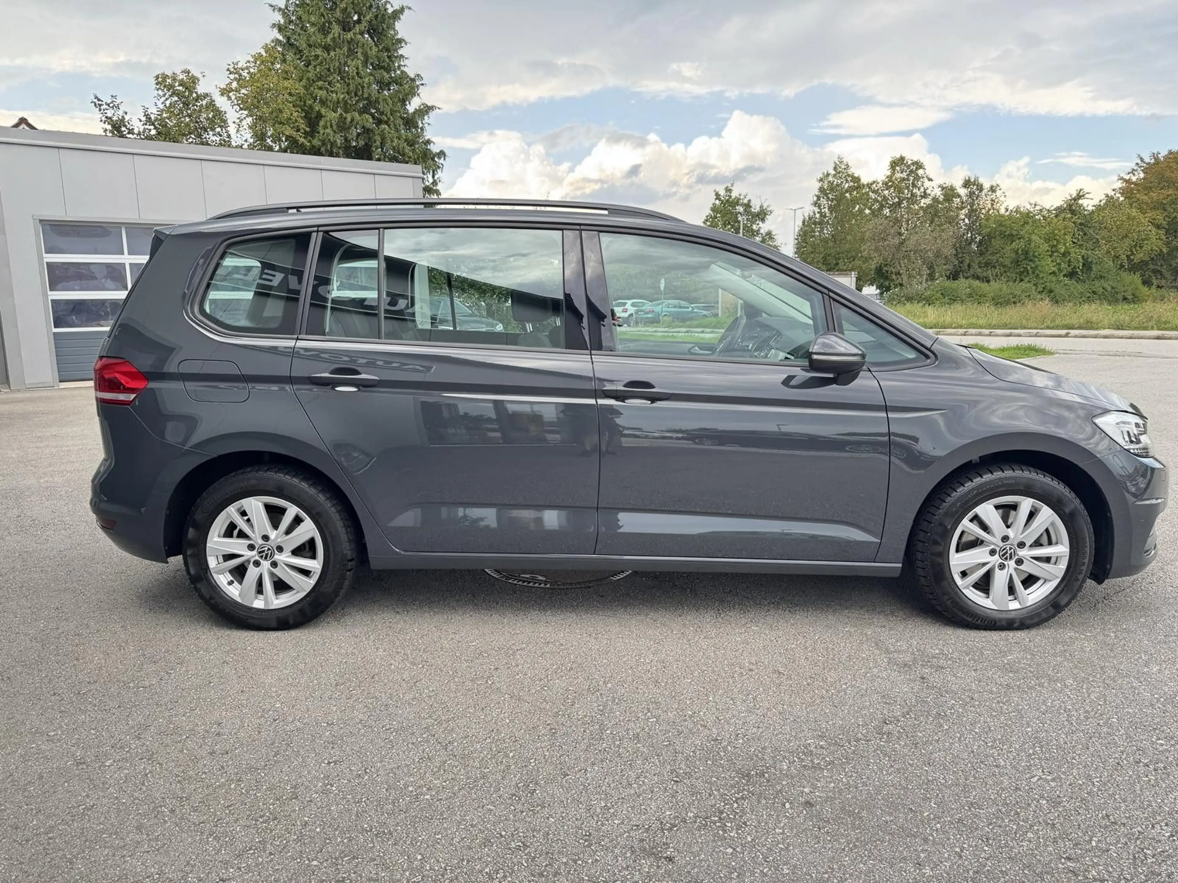 Volkswagen Touran Comfortline 2.0 TDI 7-Sitzer AHK LED ACC — photo 6