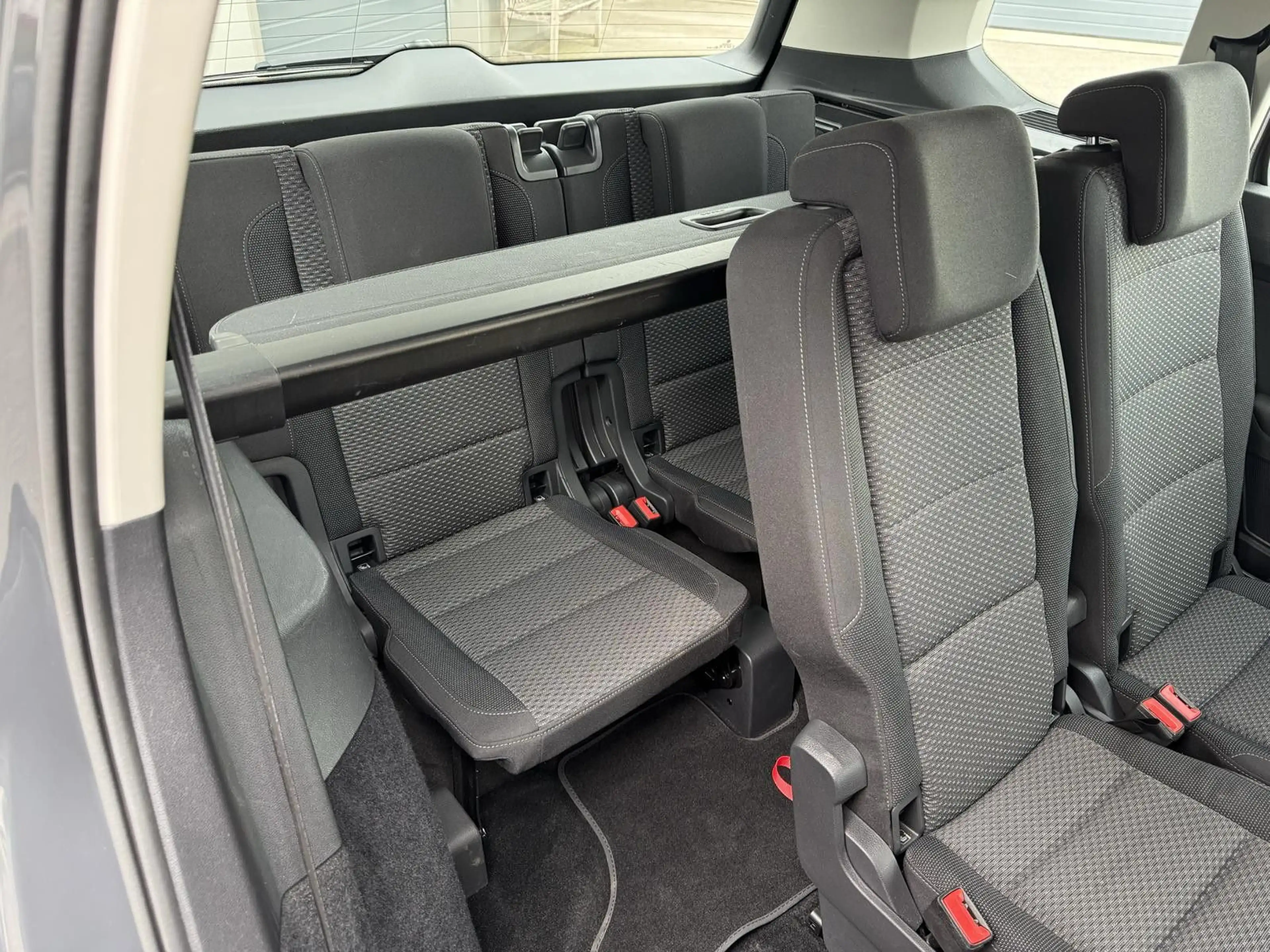 Volkswagen Touran Comfortline 2.0 TDI 7-Sitzer AHK LED ACC — photo 14