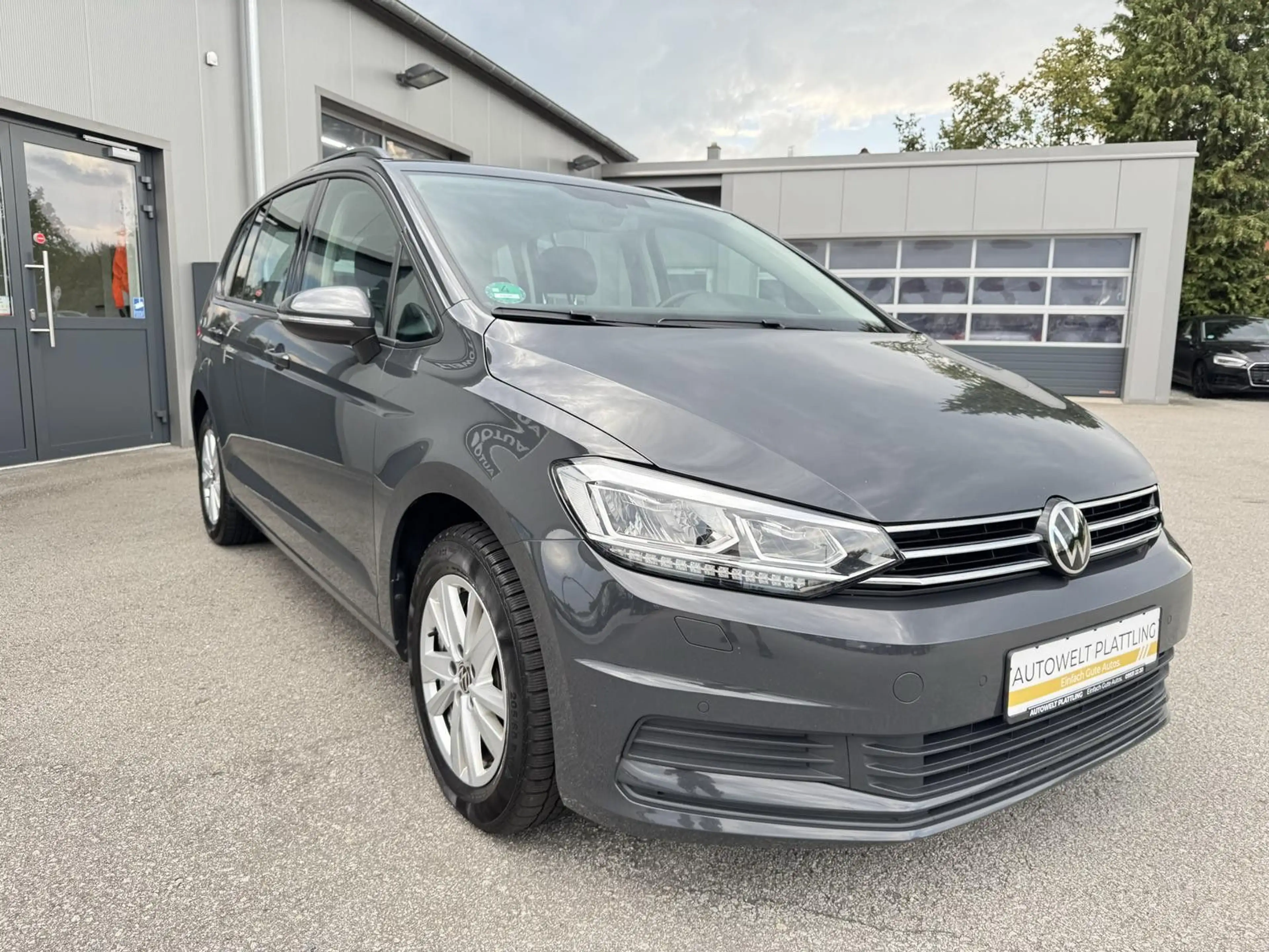 Volkswagen Touran Comfortline 2.0 TDI 7-Sitzer AHK LED ACC — photo 5