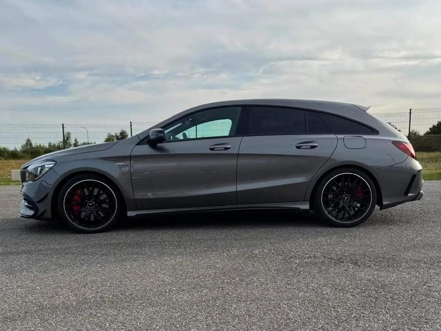 Mercedes-Benz CLA 45 AMG CLA 45 AMG Shooting Brake 4MATIC Aut. AMG Grau - 1