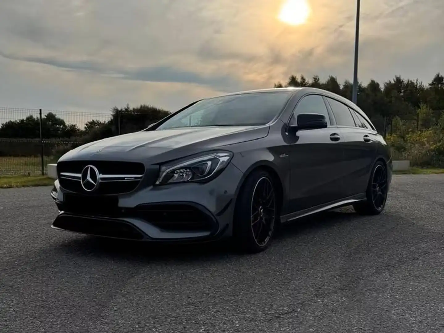 Mercedes-Benz CLA 45 AMG CLA 45 AMG Shooting Brake 4MATIC Aut. AMG Grau - 2