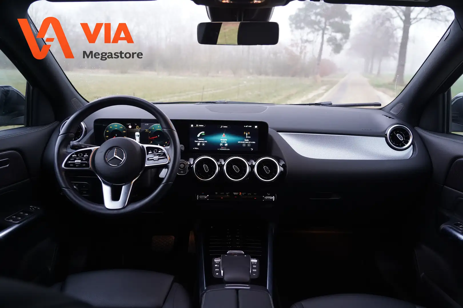 Mercedes-Benz GLA 180 Luxury AMG 18" | Camera | LED | PDC | Stoelverw. | Noir - 2