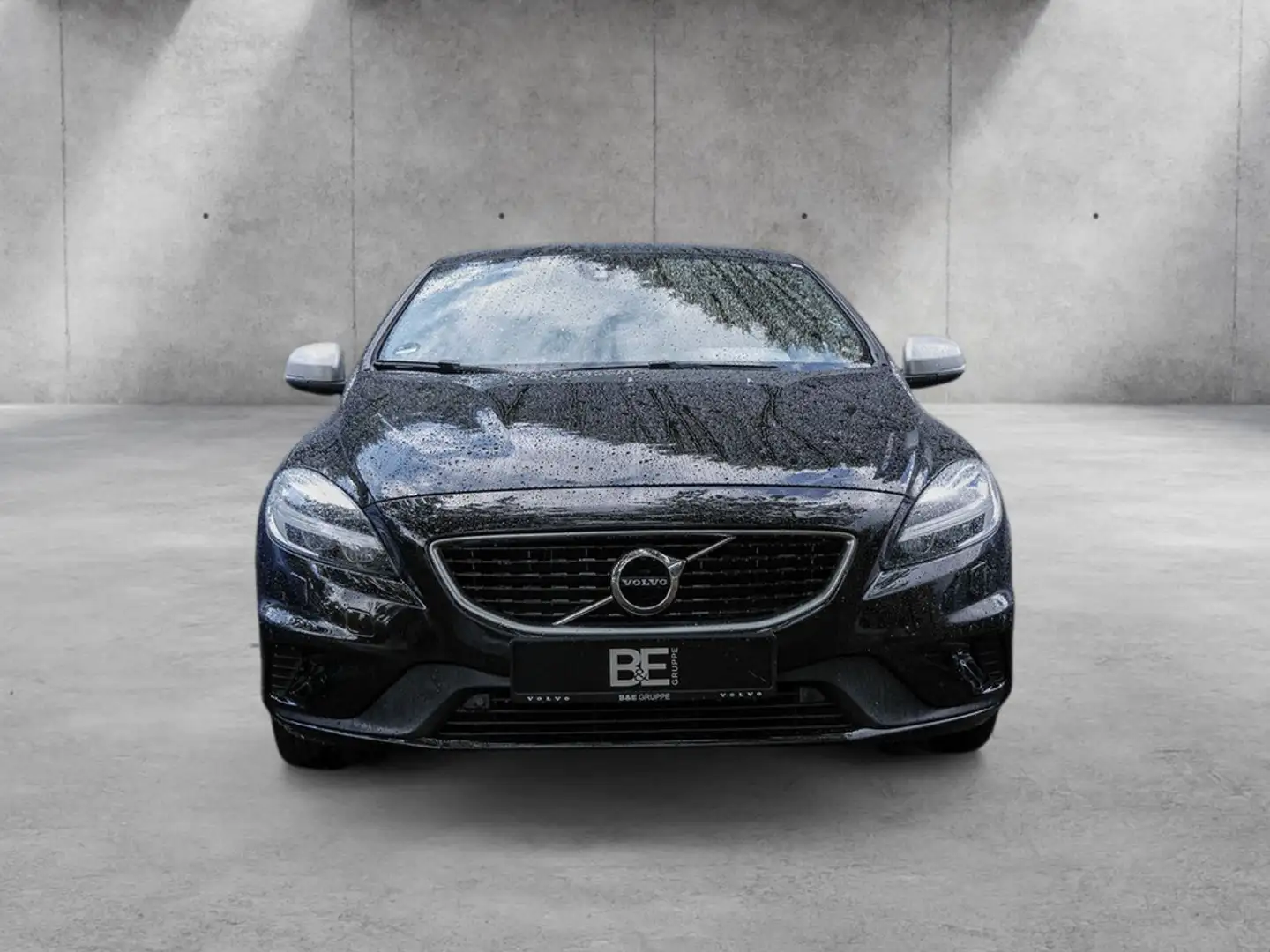 Volvo V40 D3 R-Design Geartronic Navi Pano SHZ Schwarz - 2