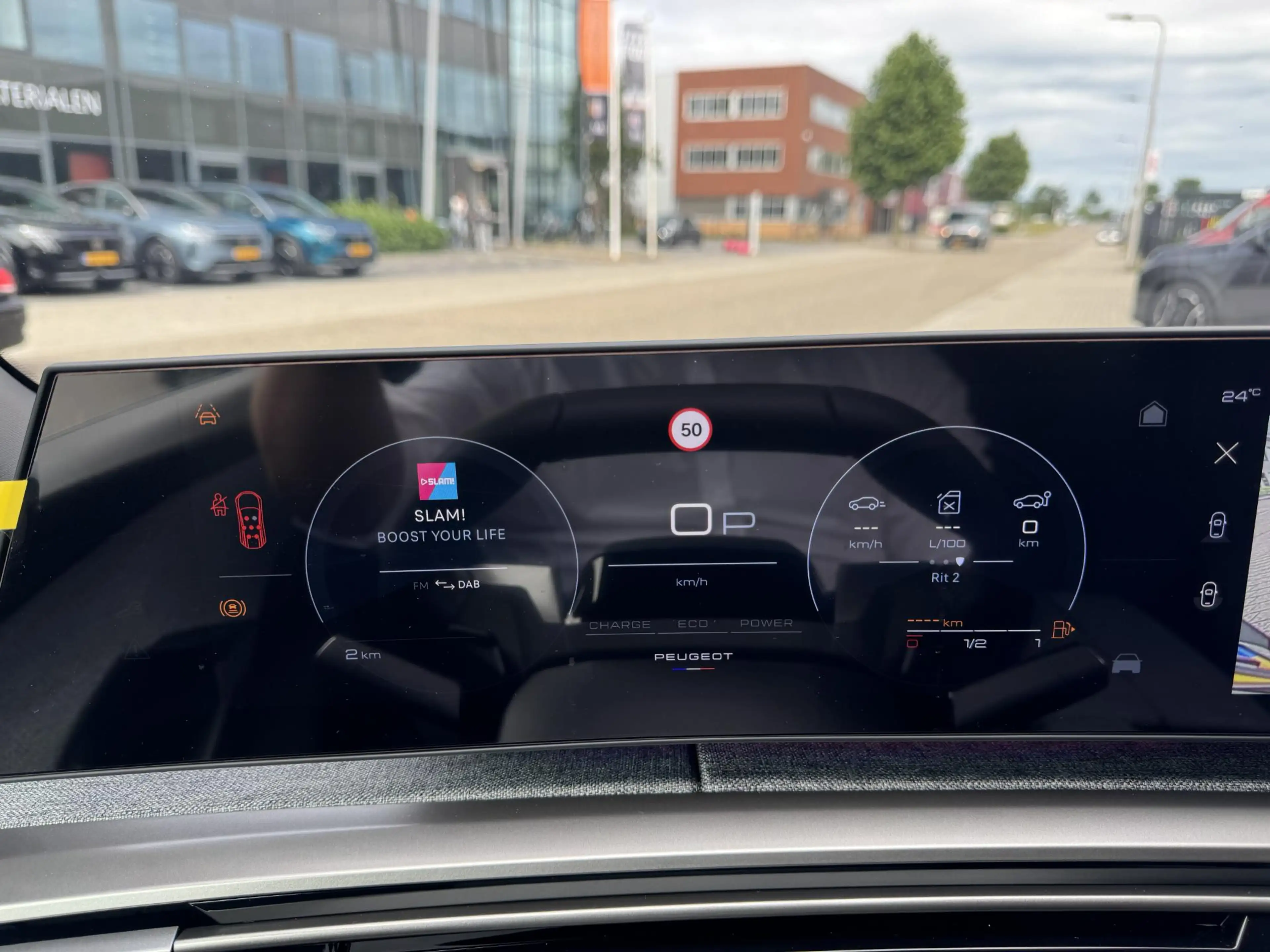 Peugeot 5008 1.2 Hybrid 145 Allure 7p — photo 8