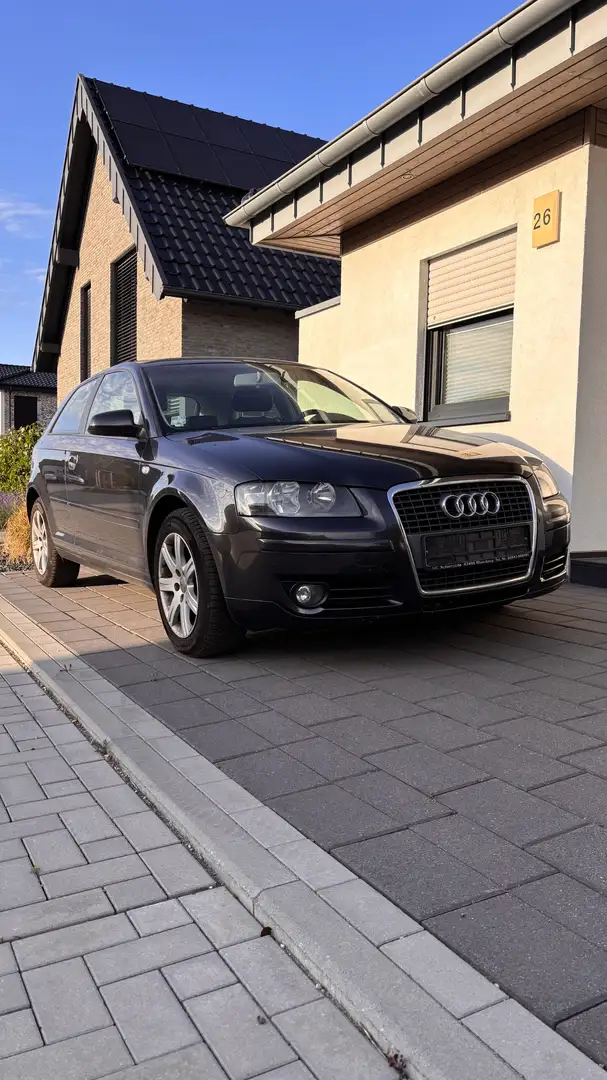 Audi A3 1.6 Attraction Grau - 1