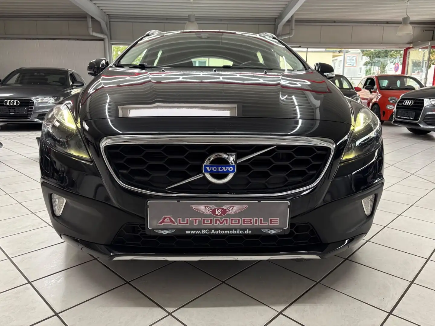 Volvo V40 Cross Country D3 Geartronic Summum KAM. NAVI Noir - 2
