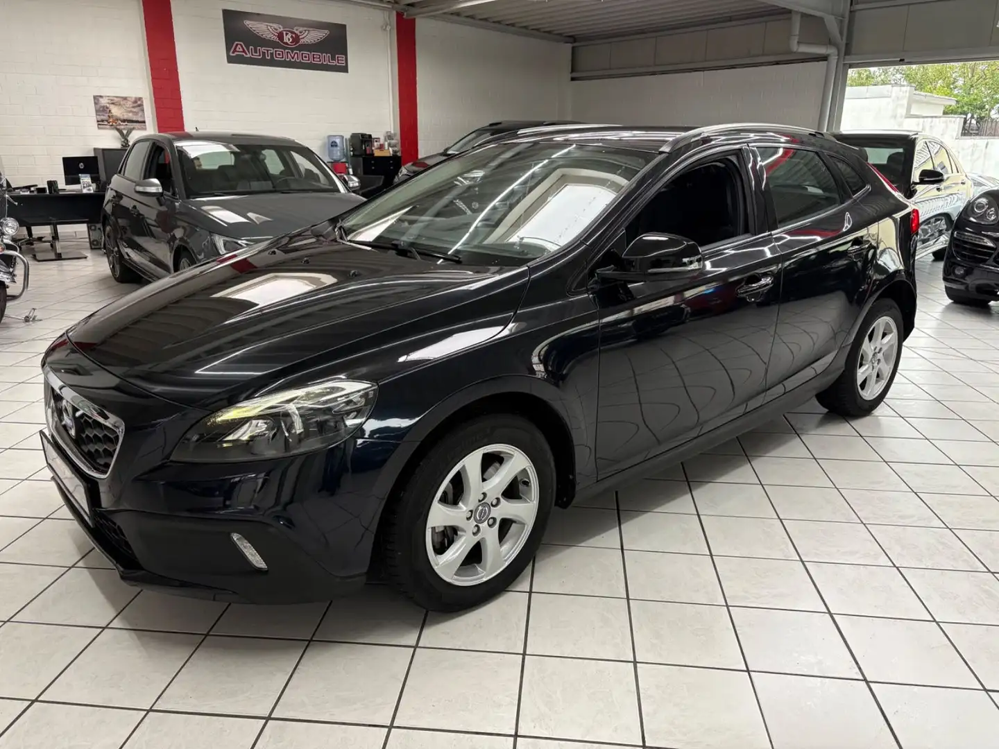 Volvo V40 Cross Country D3 Geartronic Summum KAM. NAVI Noir - 1