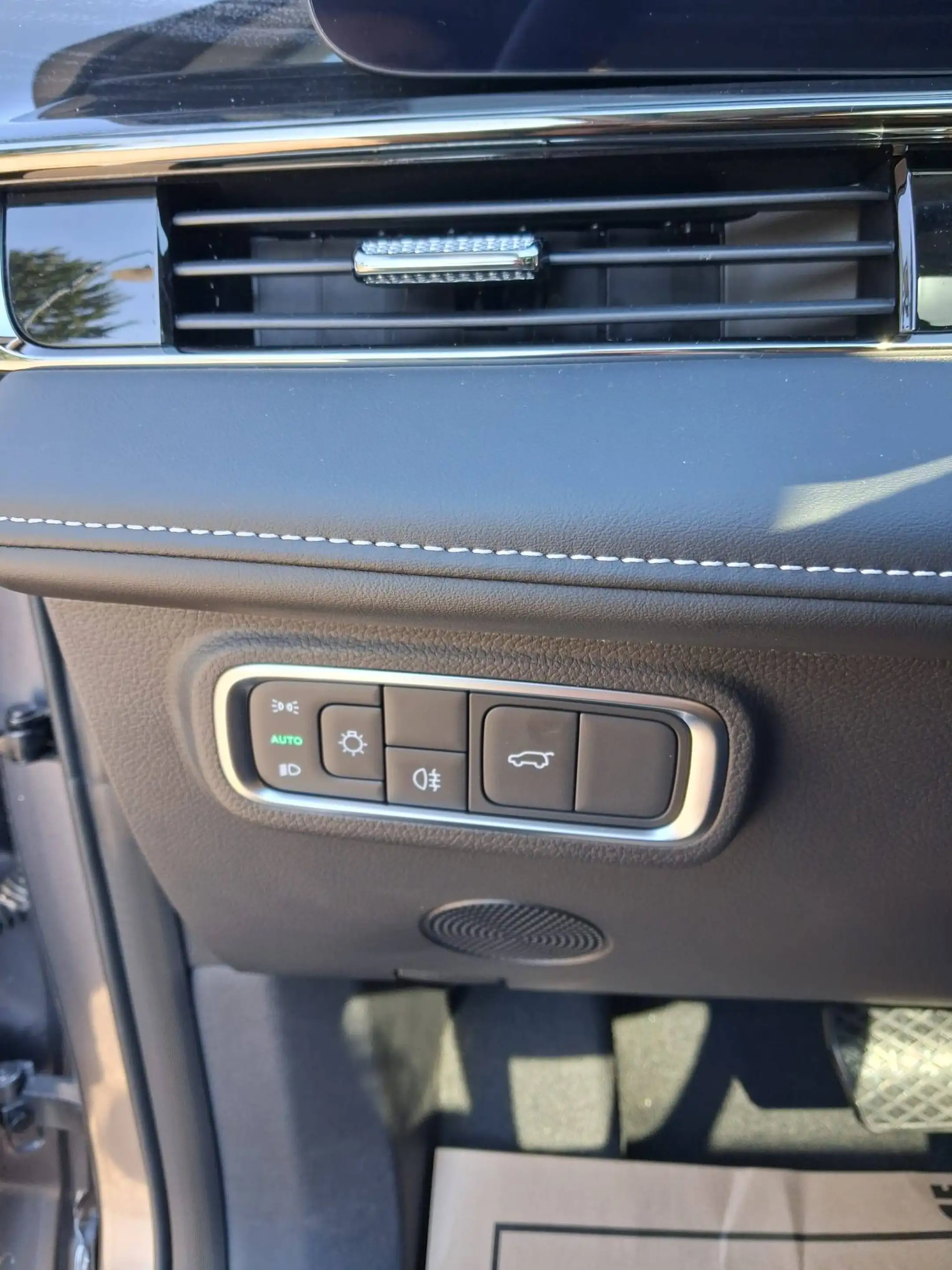 Omoda 5 Hybrid SHS Premium-Line *in Anlieferung* — photo 15