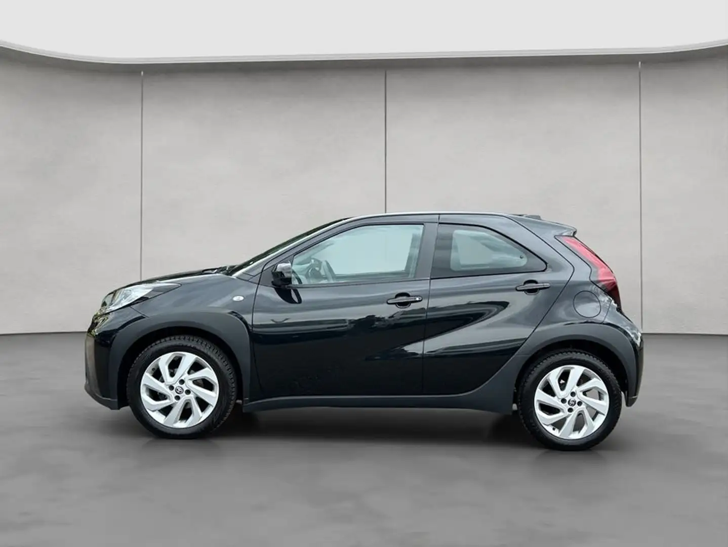Toyota Aygo X X 1.0 Schwarz - 2