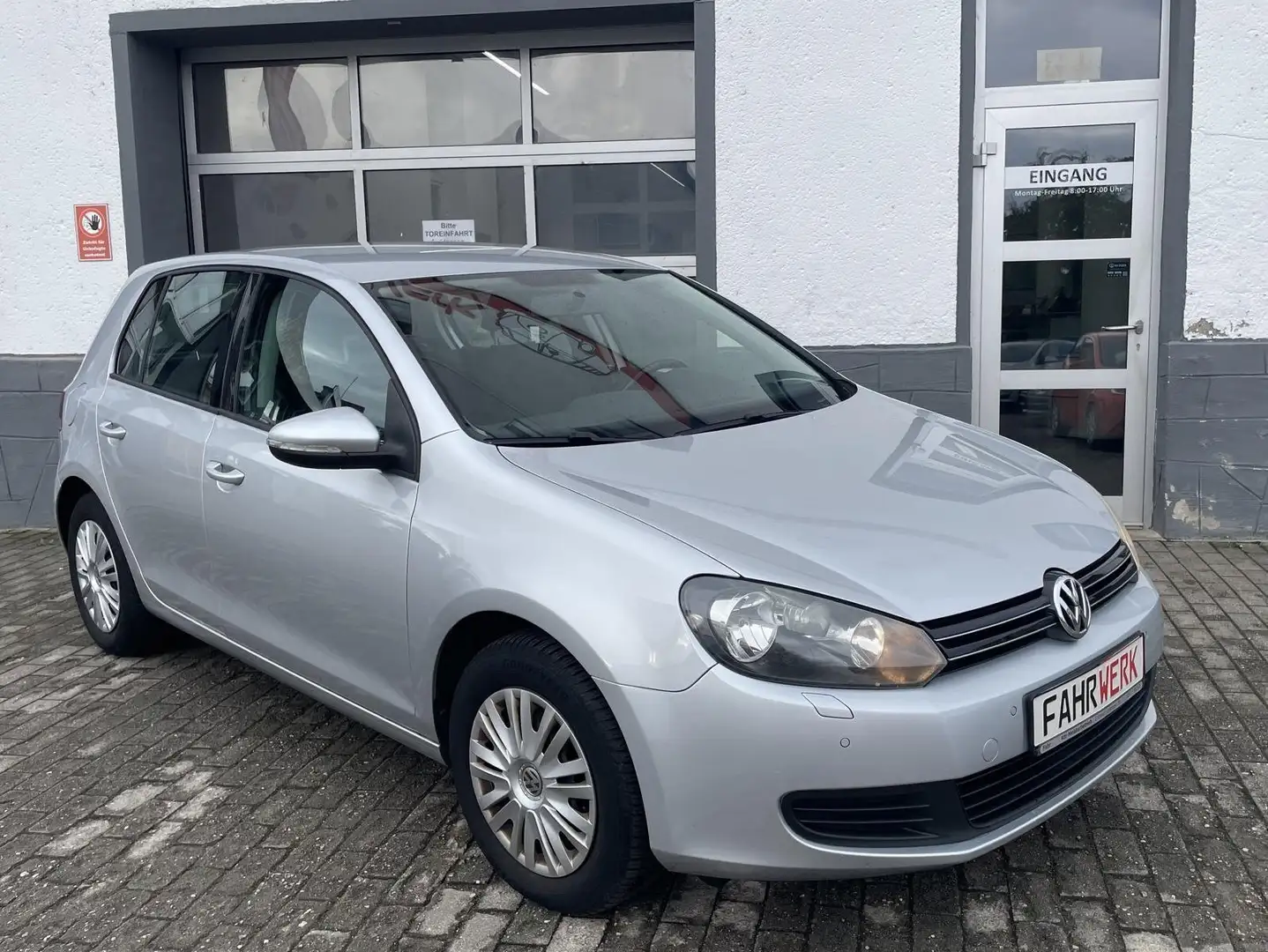 Volkswagen Golf 1.6 Comfortline Automatik DSG SH AC TÜV 01/26 Grau - 1