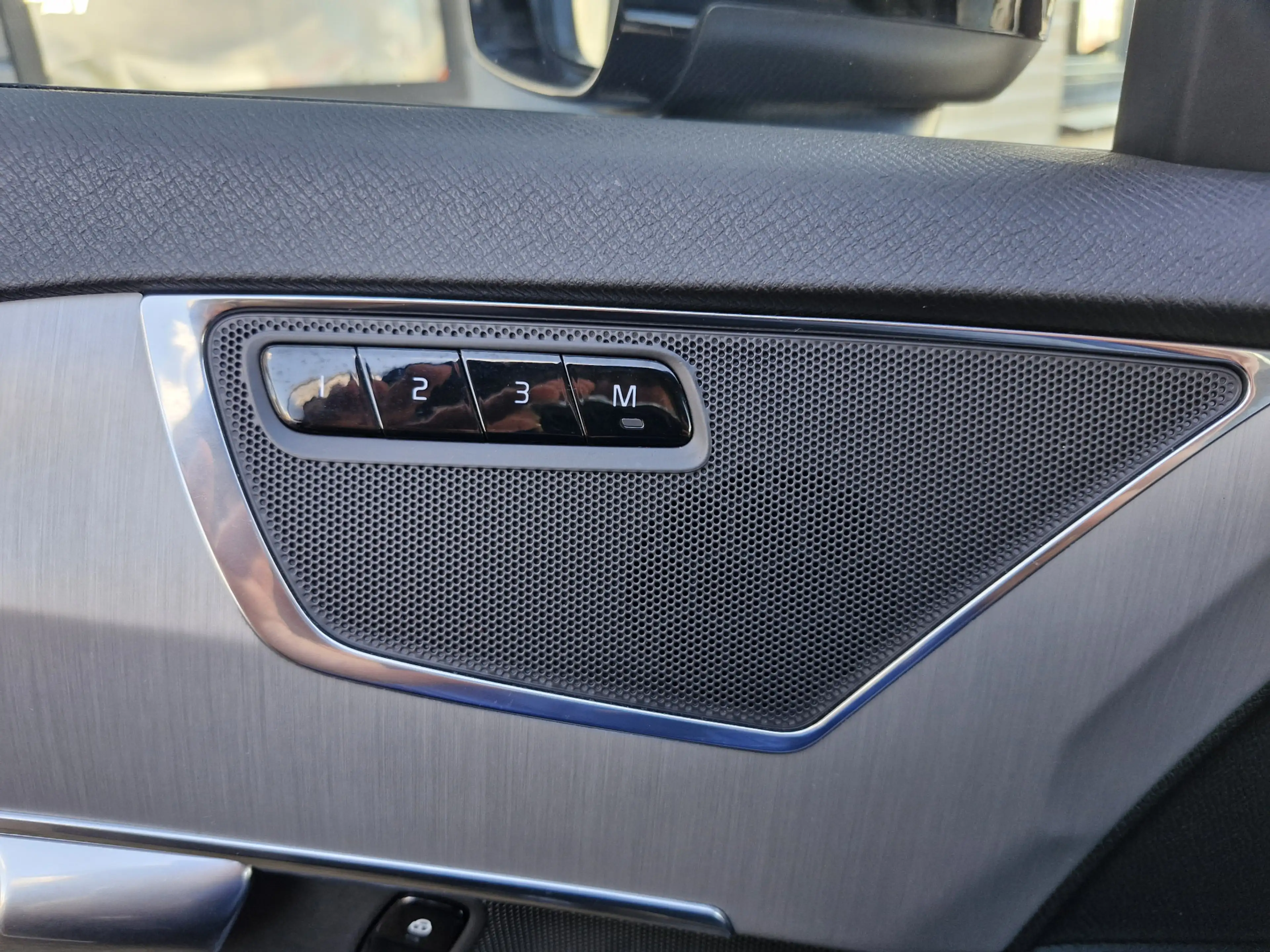 Volvo XC90 T8 Recharge AWD | Draadloze telefoonlader | Dodeho — photo 16
