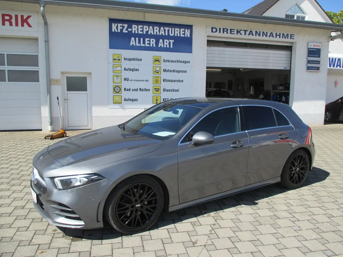 Mercedes-Benz A 180 d Autom. AMG Line Gris - 1